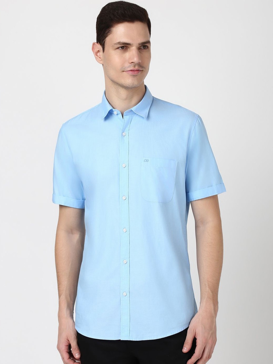 

Peter England Casuals Men Solid Spread Collar Shirt, Blue