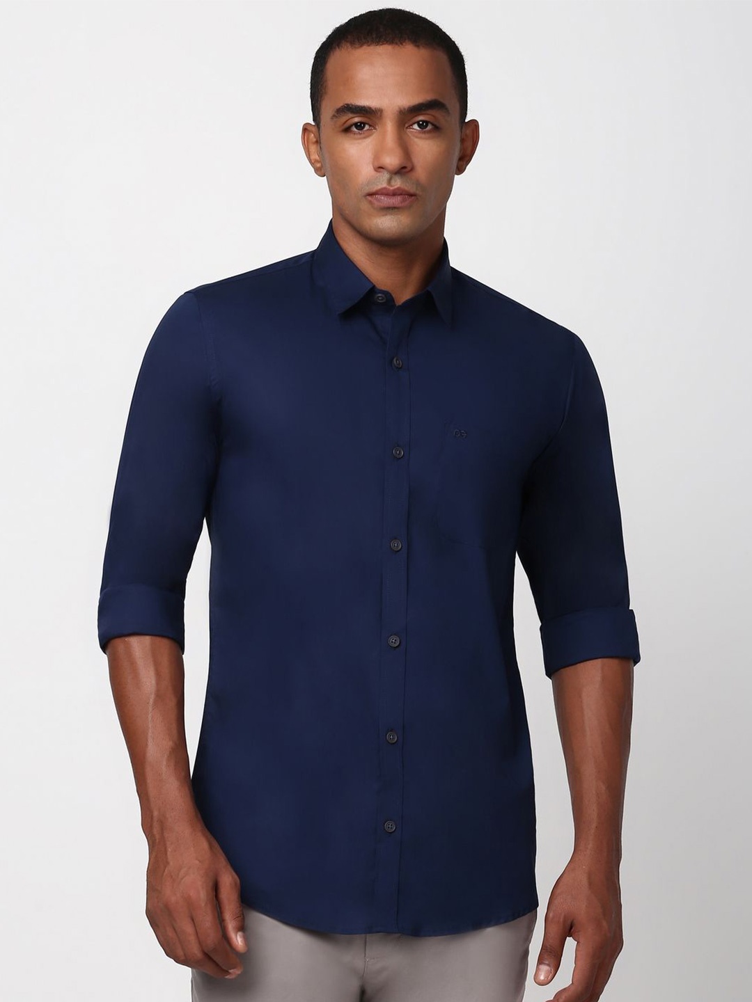 

Peter England Casuals Men Solid Spread Collar Casual Shirt, Navy blue