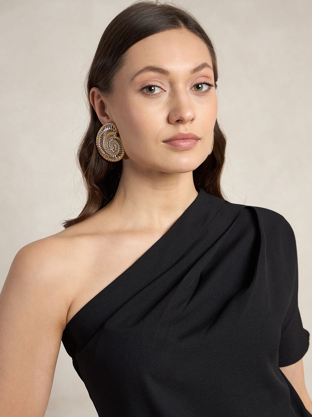 

FEMMELLA Solid One Shoulder Top, Black