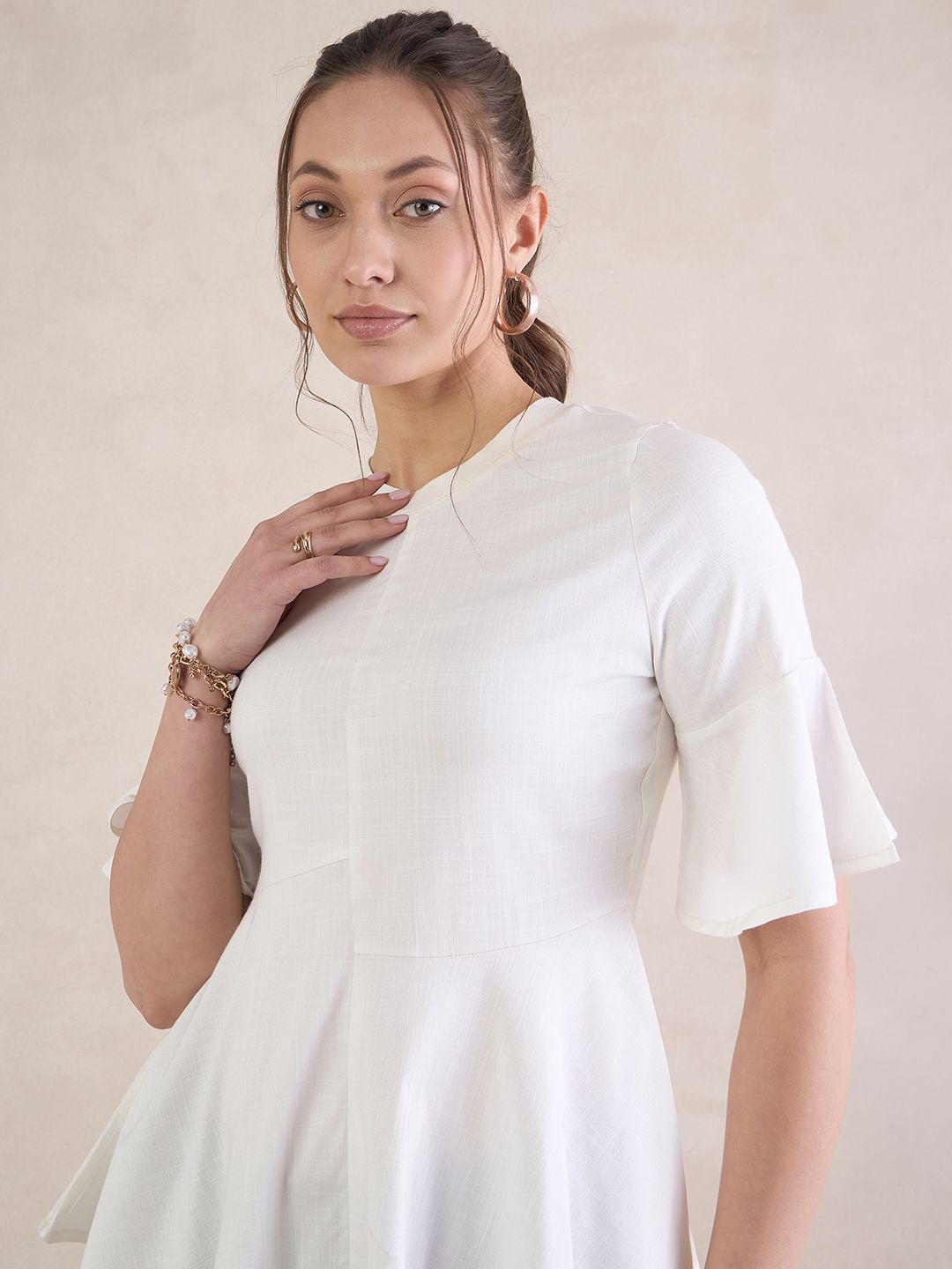 

FEMMELLA Solid Round Neck Top, White