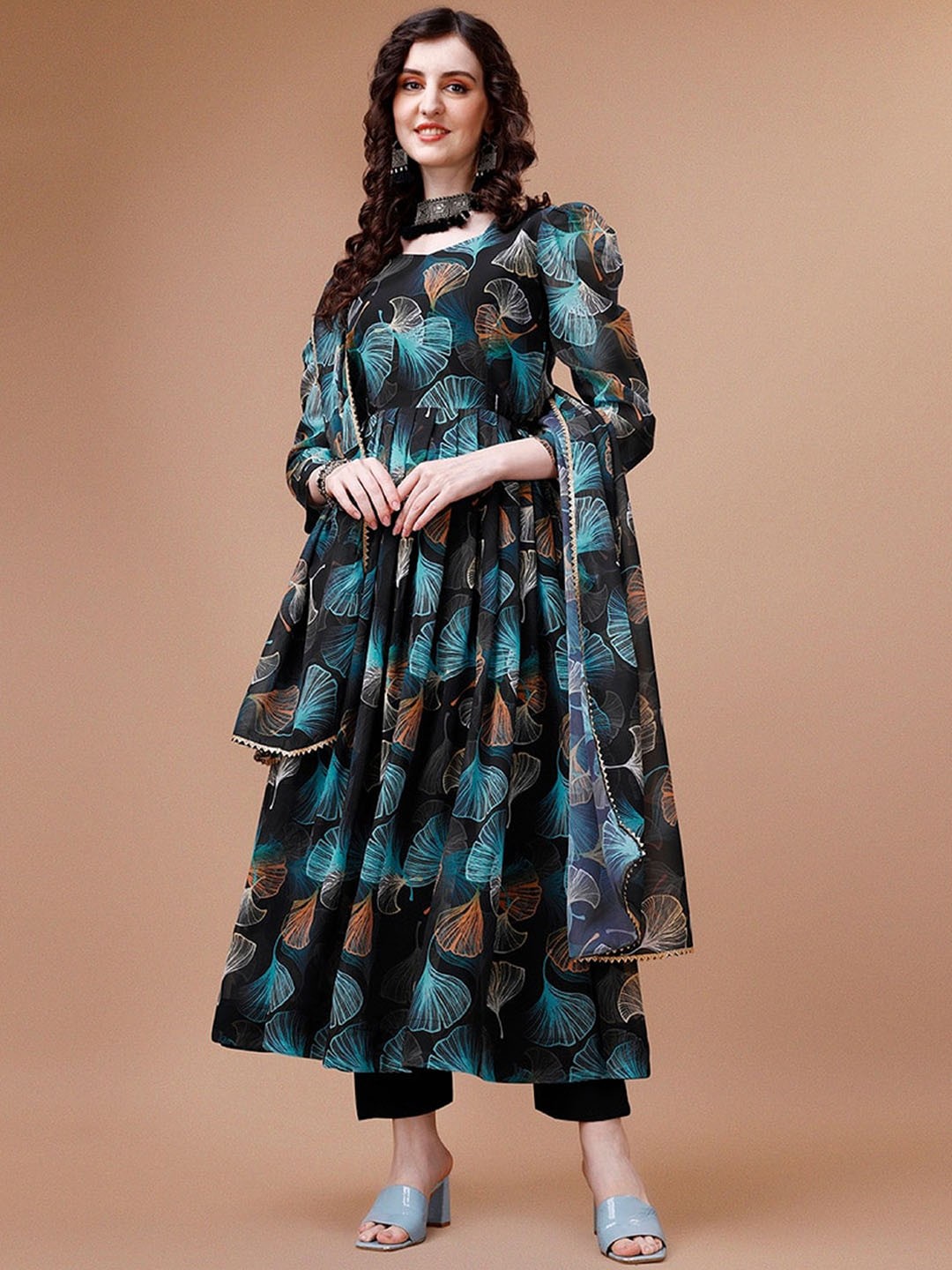 

N N ENTERPRISE Floral Printed Georgette Anarkali Kurta with Trousers & Dupatta, Black