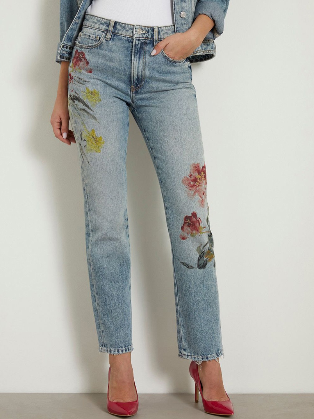 

GUESS Women High-Rise Heavy Fade Clean Look Cotton Floral Printed Jeans, Blue