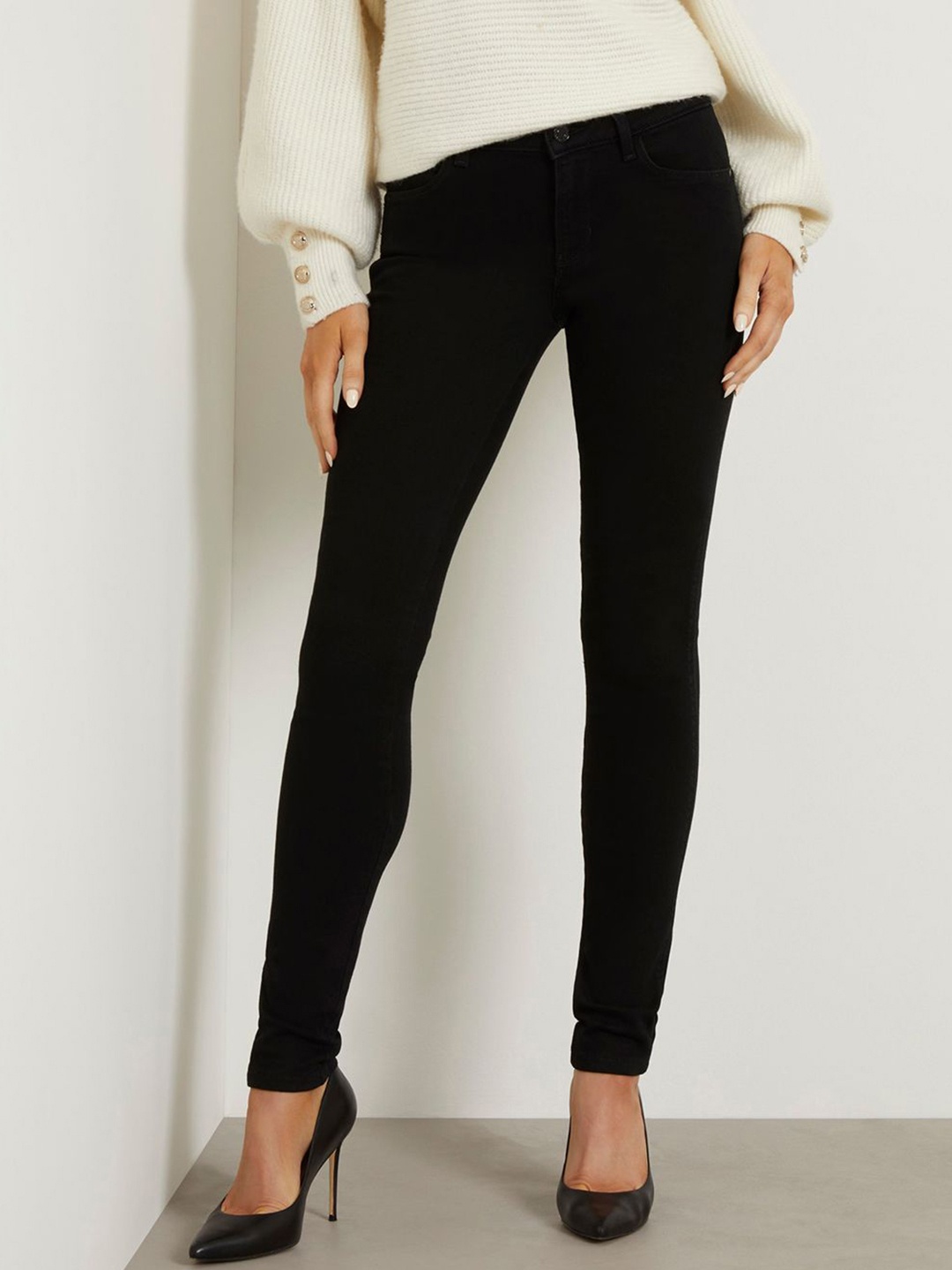 

GUESS Women Skinny Fit Mid-Rise Clean Look Heavy Fade Stretchable Cropped Jeans, Black