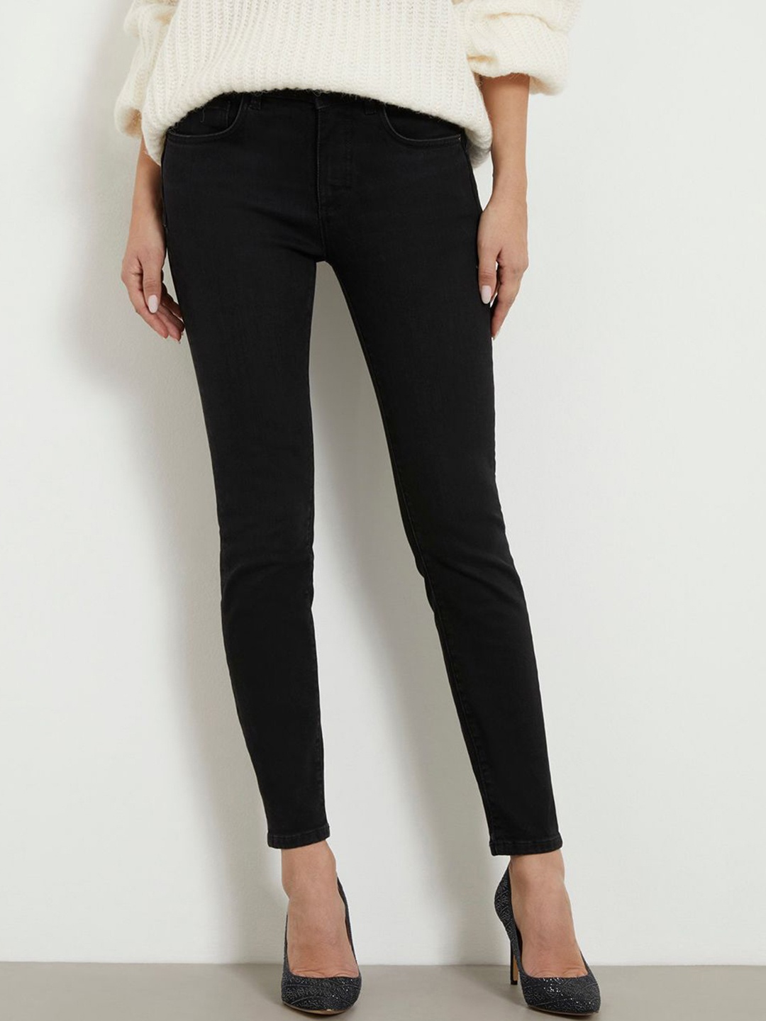 

GUESS Women Skinny Fit High-Rise Clean Look Cropped Jeans, Black