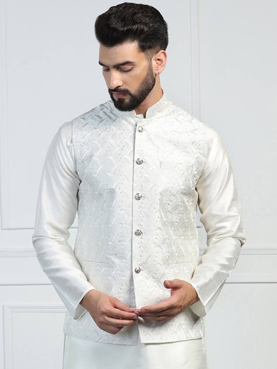

TAHVO Men Embroidered Nehru Jacket, Blue