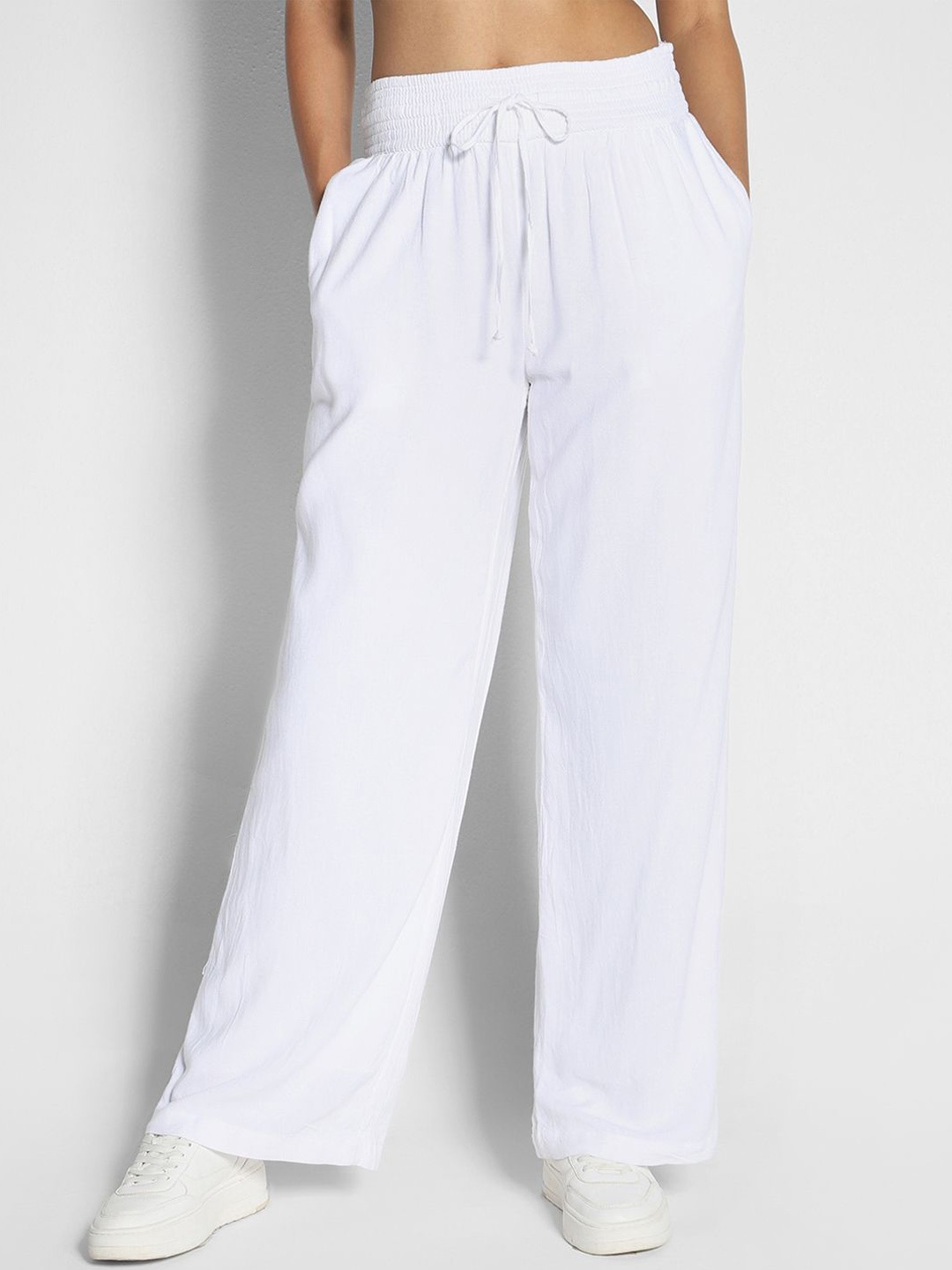 

AMERICAN EAGLE OUTFITTERS Women Regular Fit Parallel Trousers, White