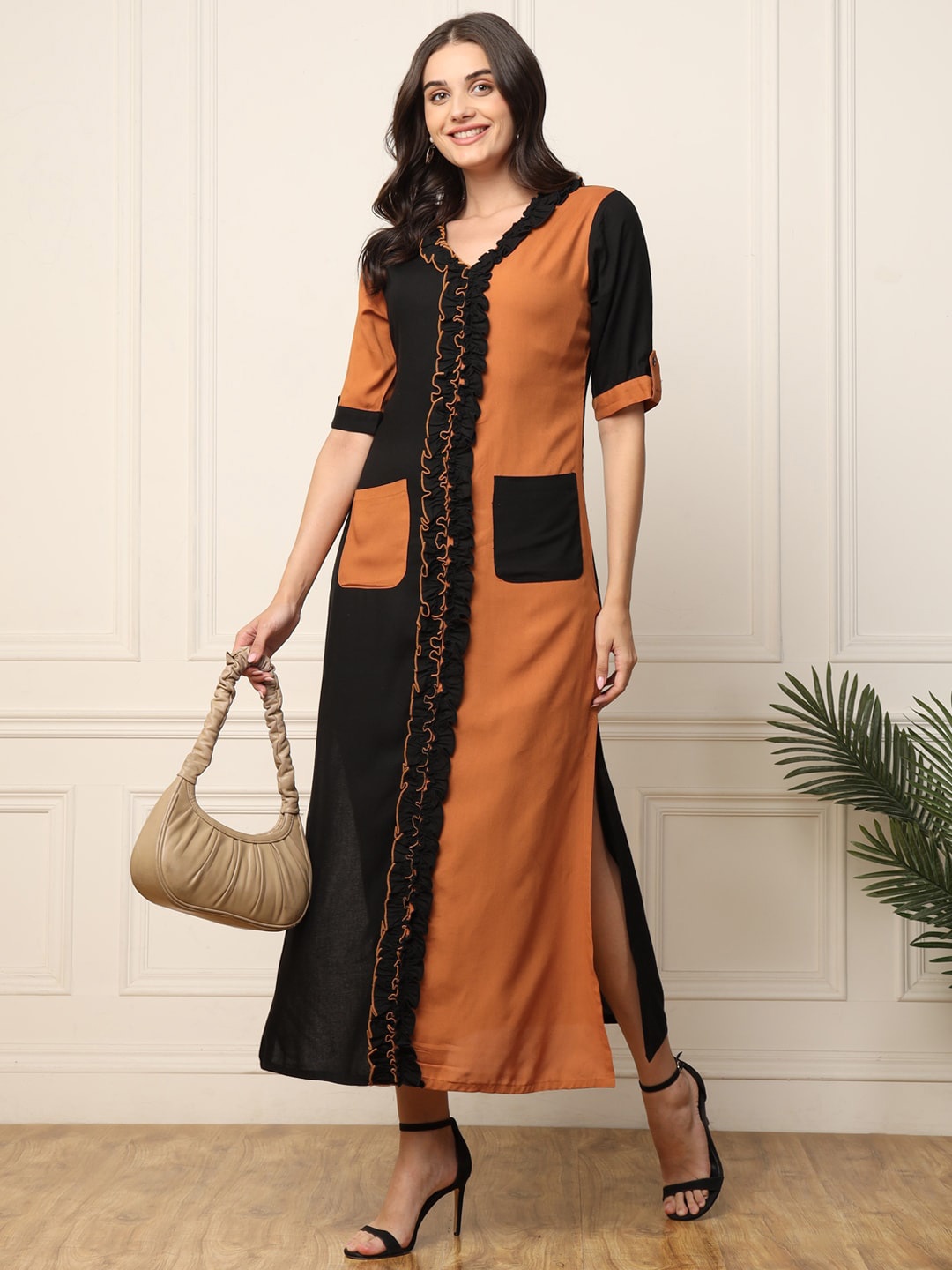 

DEEBACO Colourblocked Maxi Dress, Black