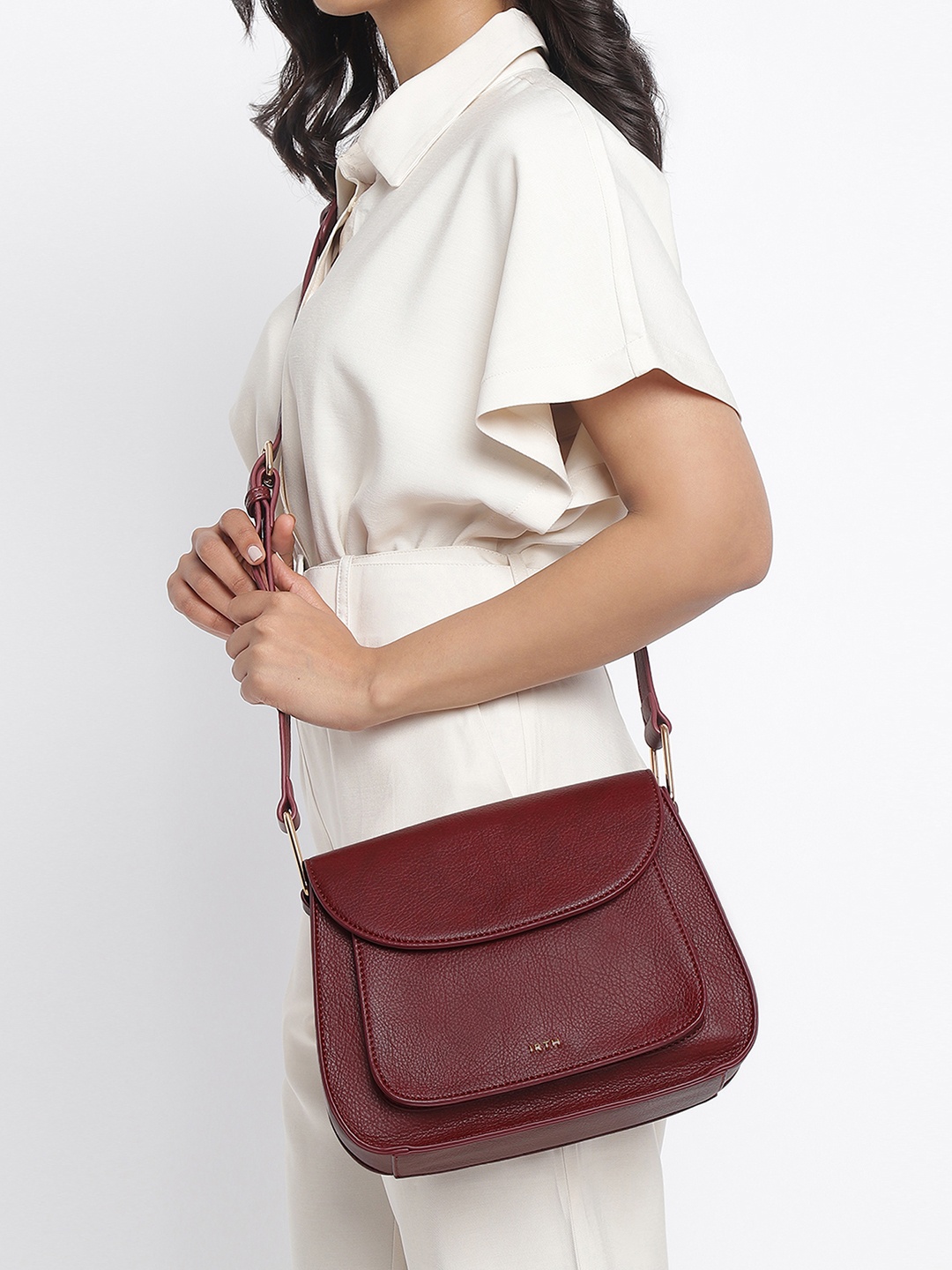 

IRTH Structured Sling Bag, Burgundy