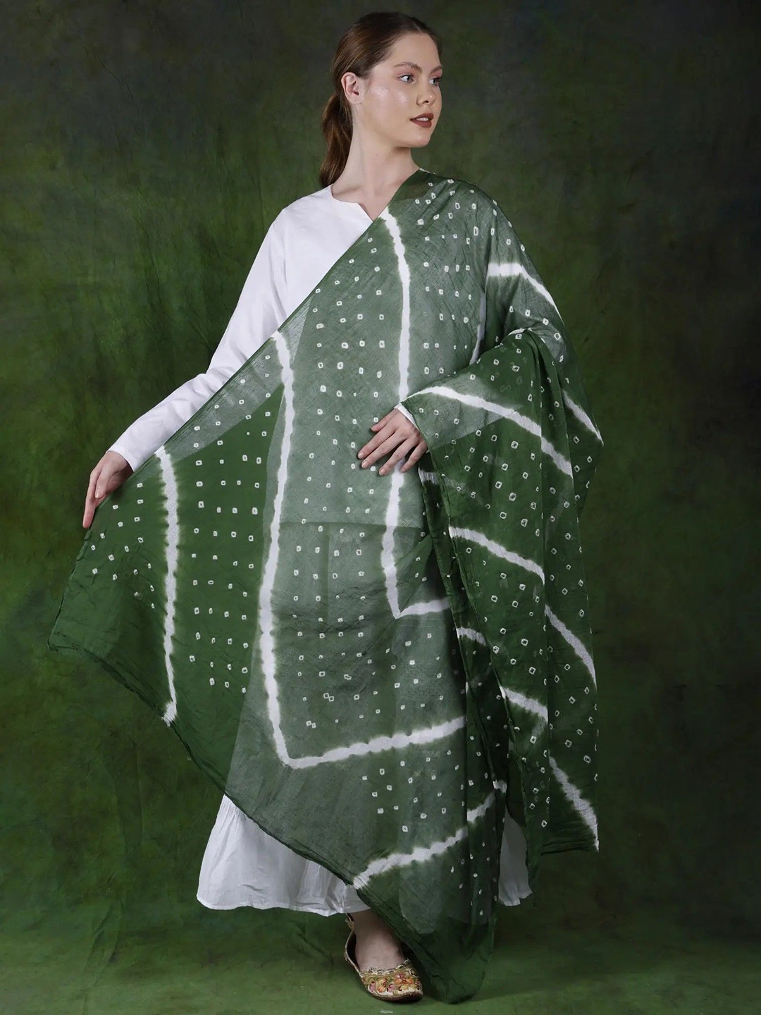 

Exotic India Formal Garden Pure Cotton Bandhani Leheria Tie-Dye Dupatta, Green