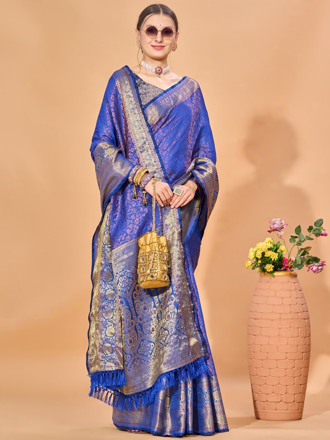 

Dhyey Fashion Woven Design Zari Kanjeevaram Saree, Blue
