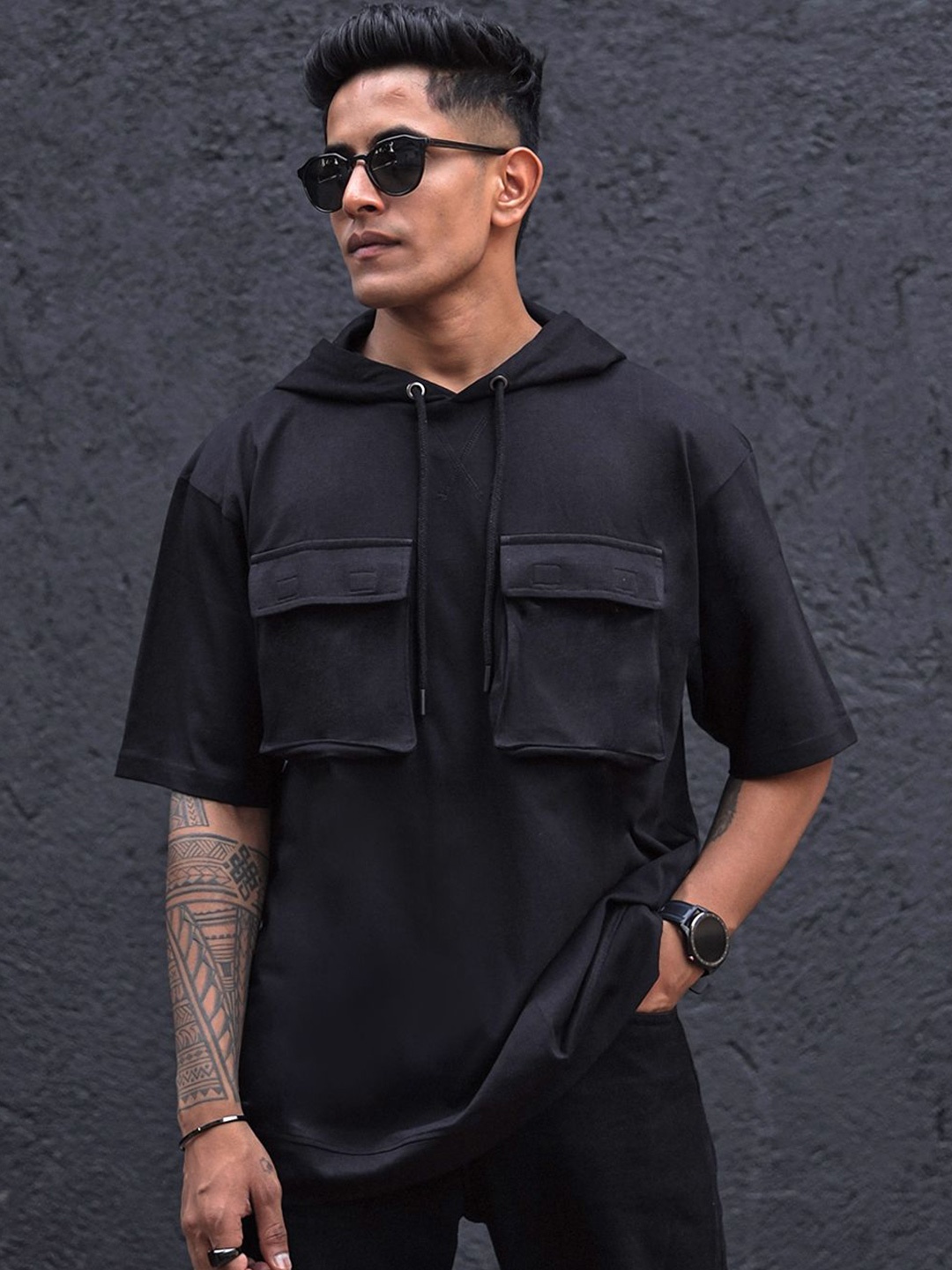 

Powerlook Men Solid Hooded Pockets Cotton Oversized T-shirt, Black
