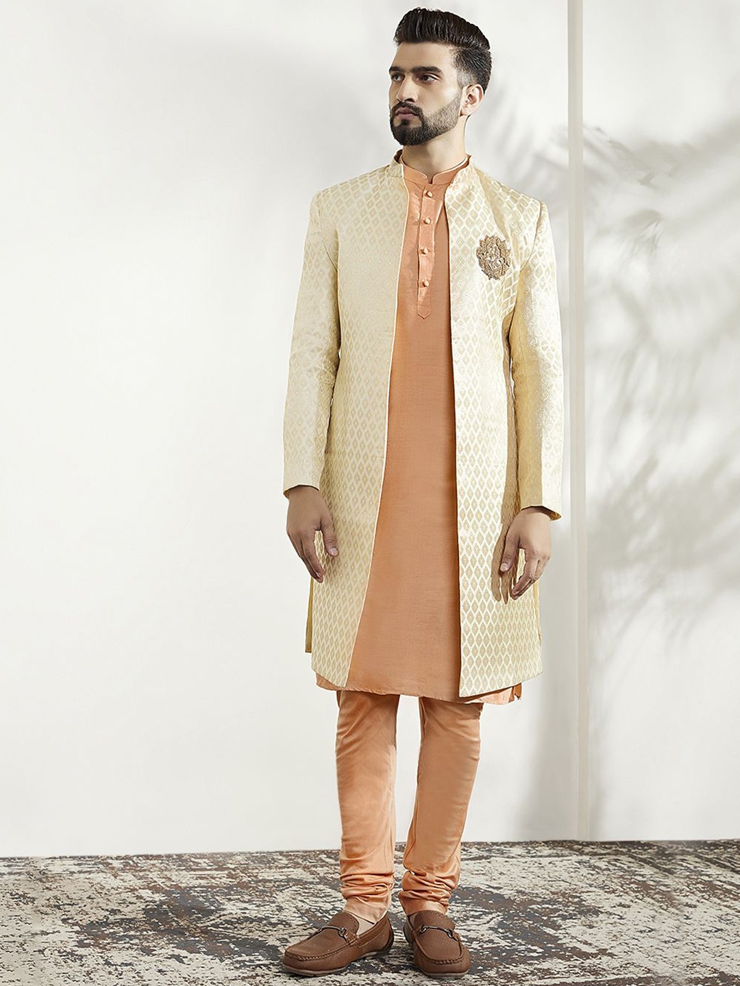 

KISAH Men Longline Tailored Jacket with Embroidered, Cream