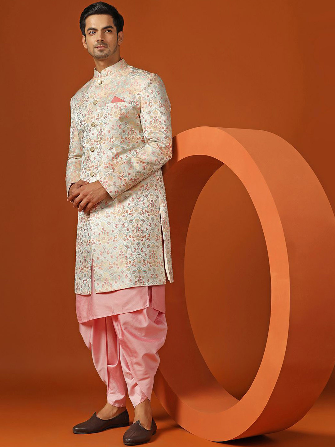 

Men Floral Mandarin Collar Indowestern Sherwani, Pink