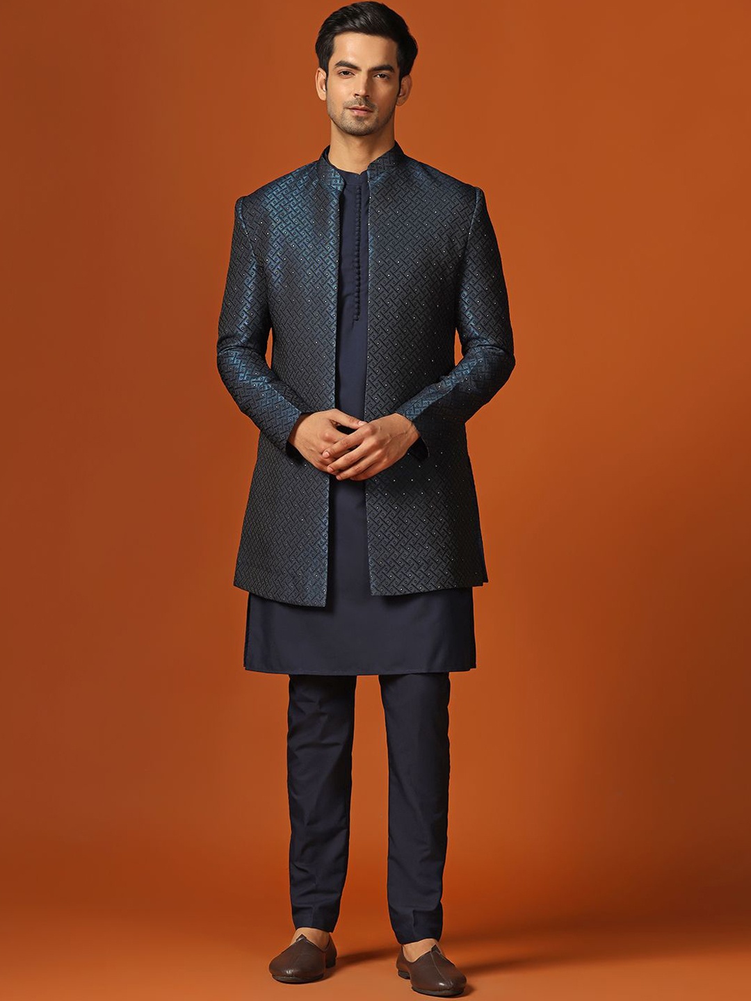 

KISAH Men Longline Tailored Jacket with Embroidered, Blue