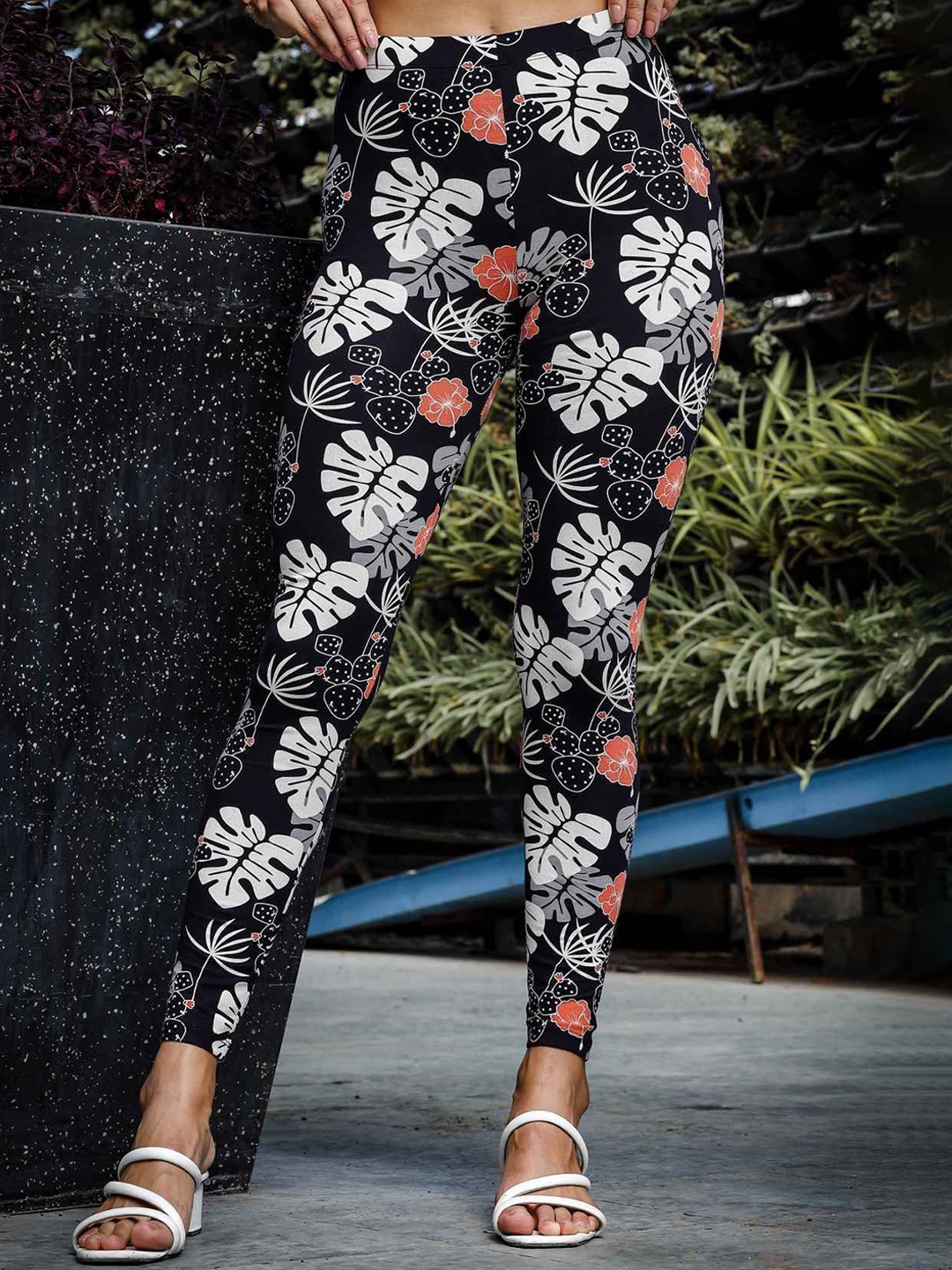 

ONE SKY Floral Printed Ankle-Length Leggings, Black