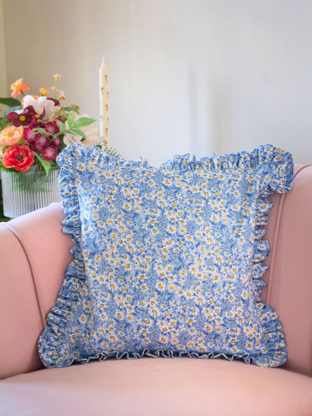 

BandBox Blue & White Floral Printed Cotton Square Cushion Covers