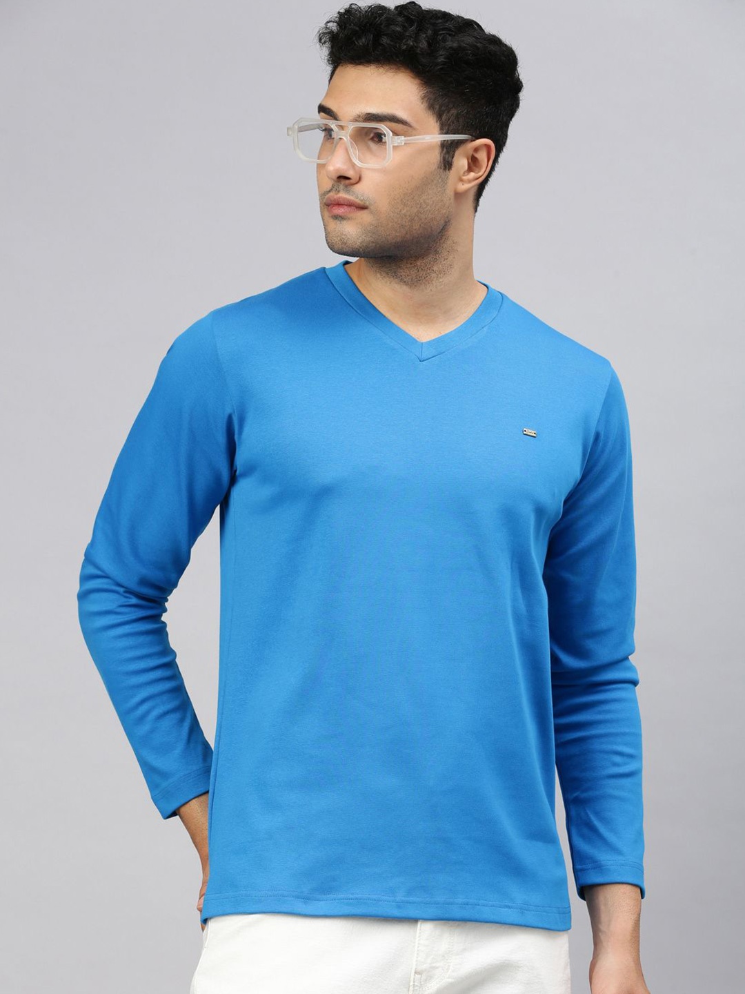

ZEDD Men V-Neck Solid T-shirt, Blue