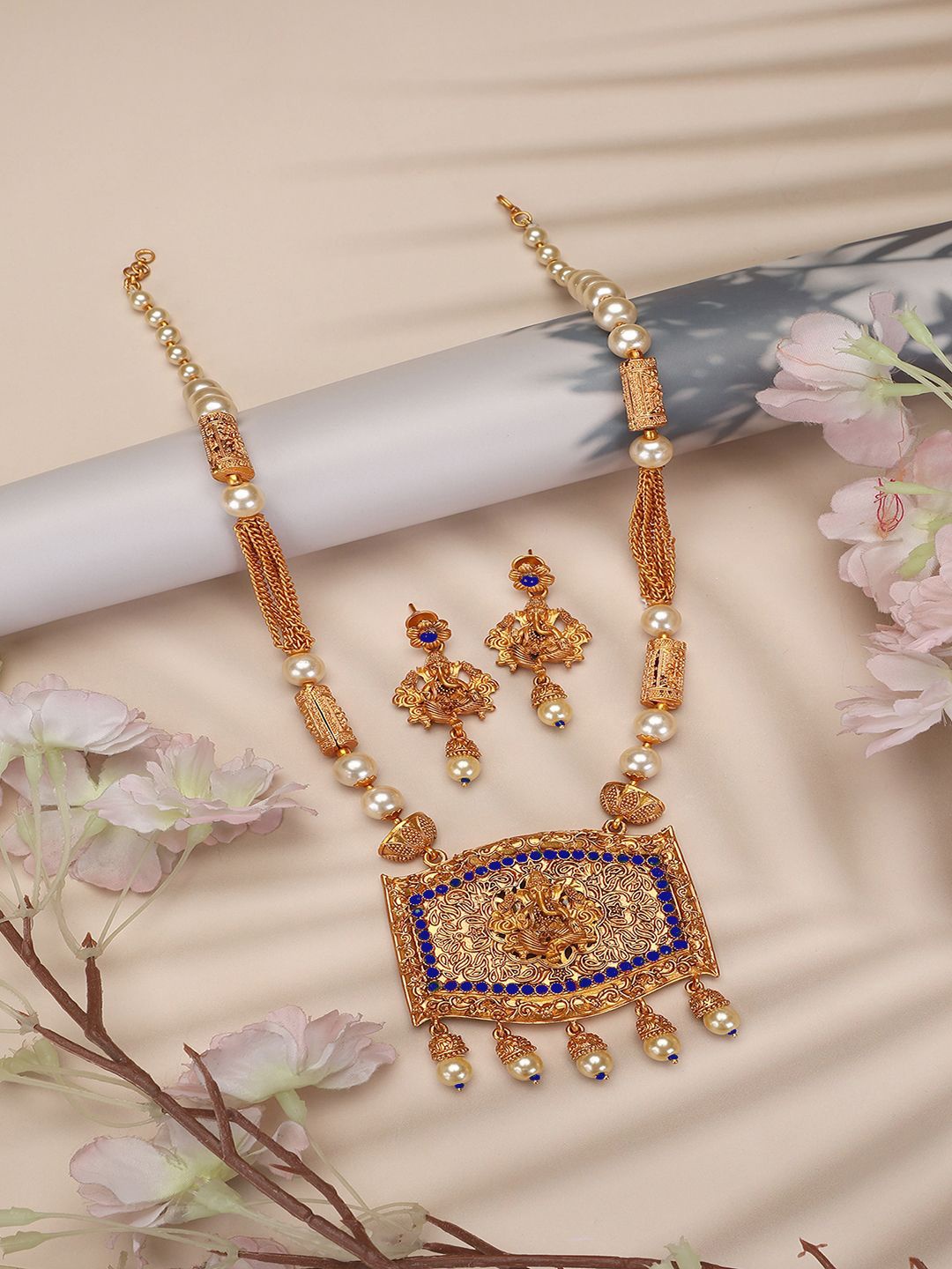 

ANIKAS CREATION Gold-Plated Stone Studded & Beaded Jewellery Set