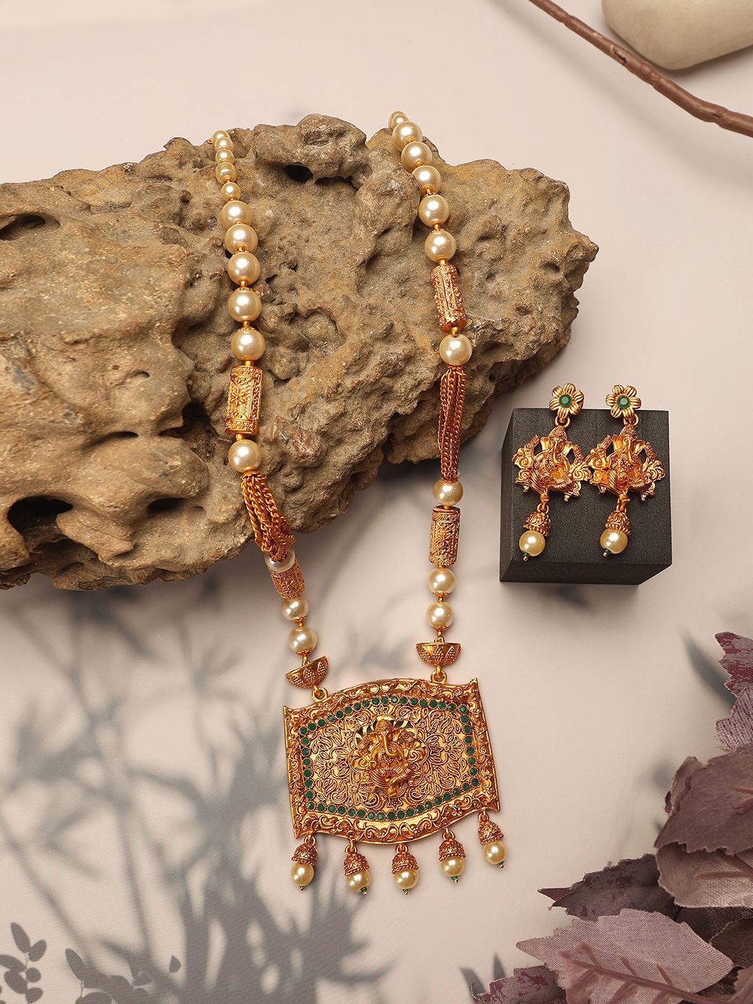 

ANIKAS CREATION Gold-Plated Stone-Studded & Beaded Jewellery Set