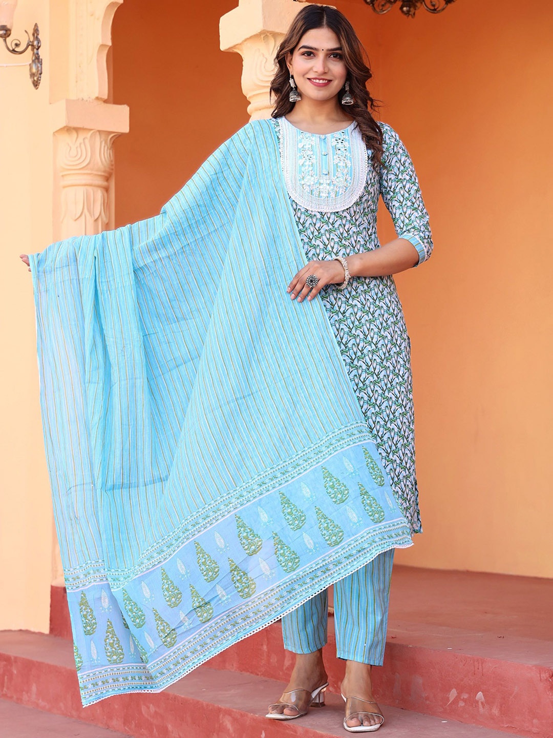 

TANESHWAR Floral Embroidered Straight Kurta With Trousers & Dupatta, Green