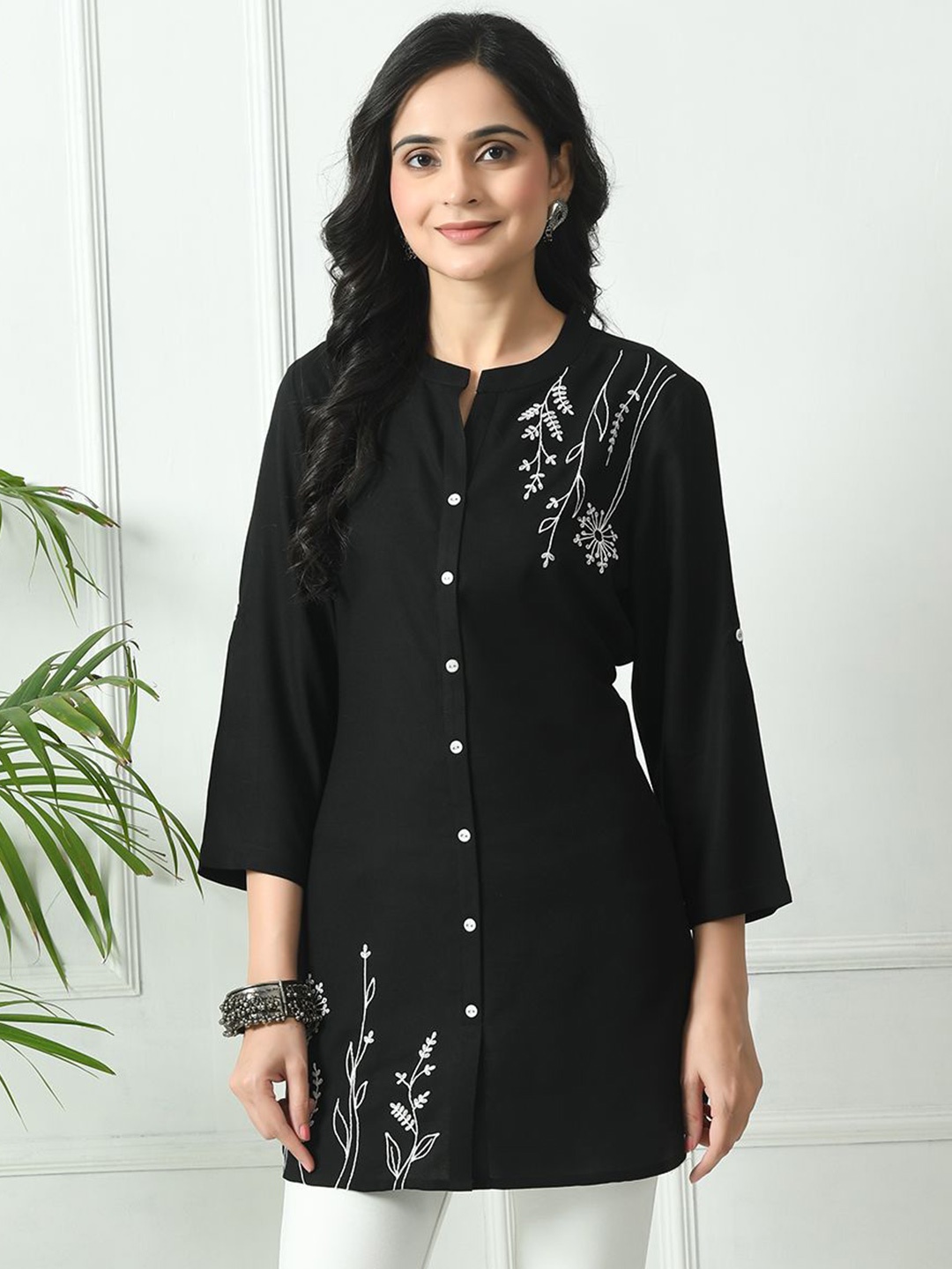 

MEESAN Mandarin Collar Embroidered Ethnic Tunic, Black