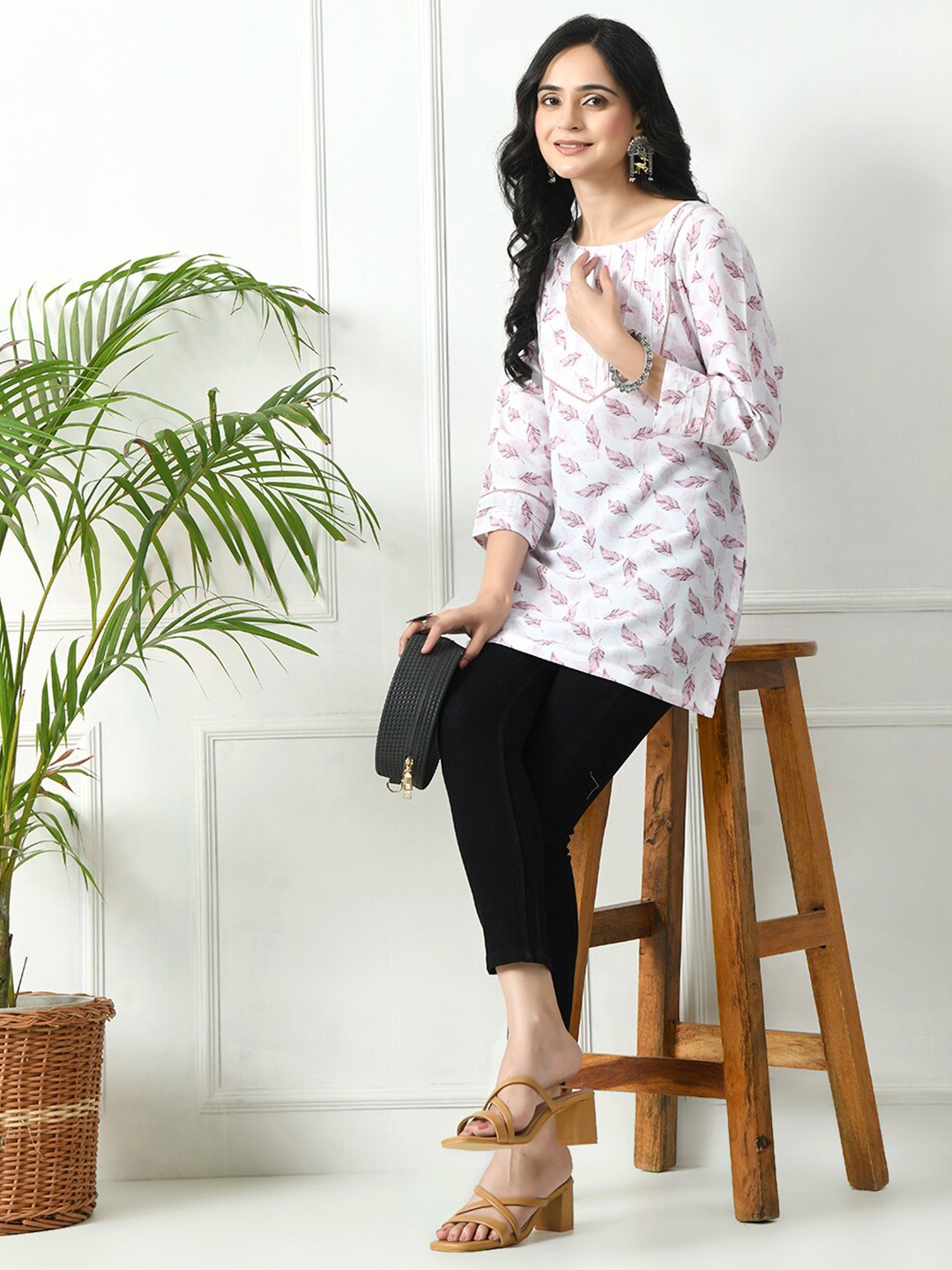

MEESAN Floral Printed Round Neck Kurti, White