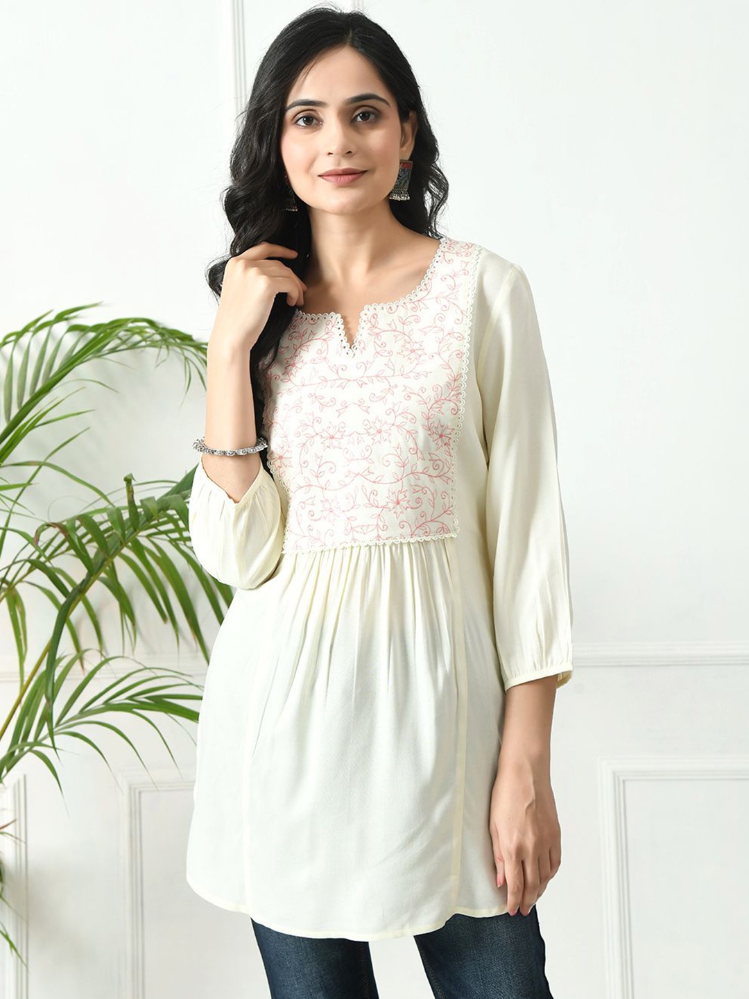 

MEESAN Floral Embroidered Tunic, Off white