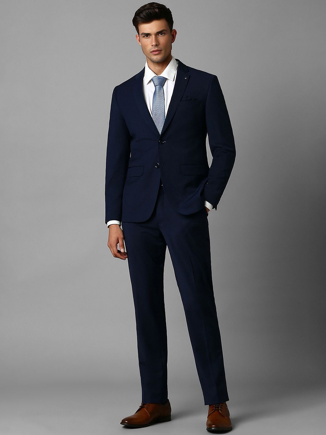 

Louis Philippe Men Solid Two Piece Single-Breasted Formal Suits, Navy blue