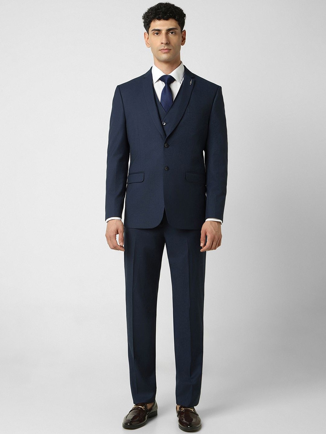 

Van Heusen Double Vent Single-Breasted 3 Piece Formal Suit, Navy blue