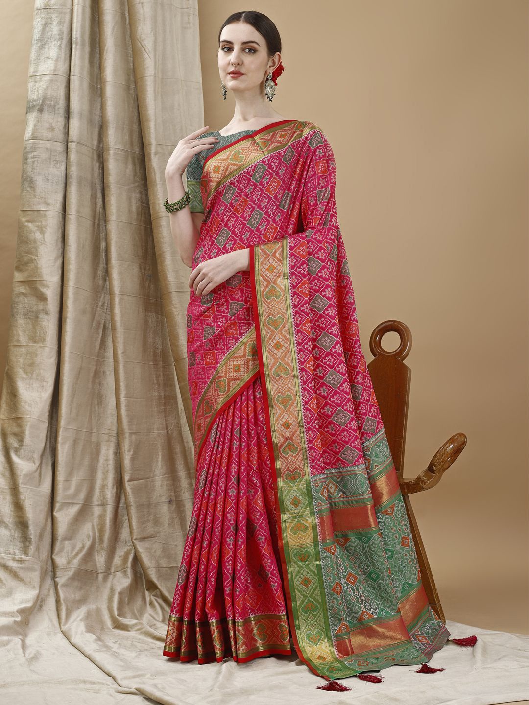 

JUST FASHION Woven Design Zari Patola Saree, Pink