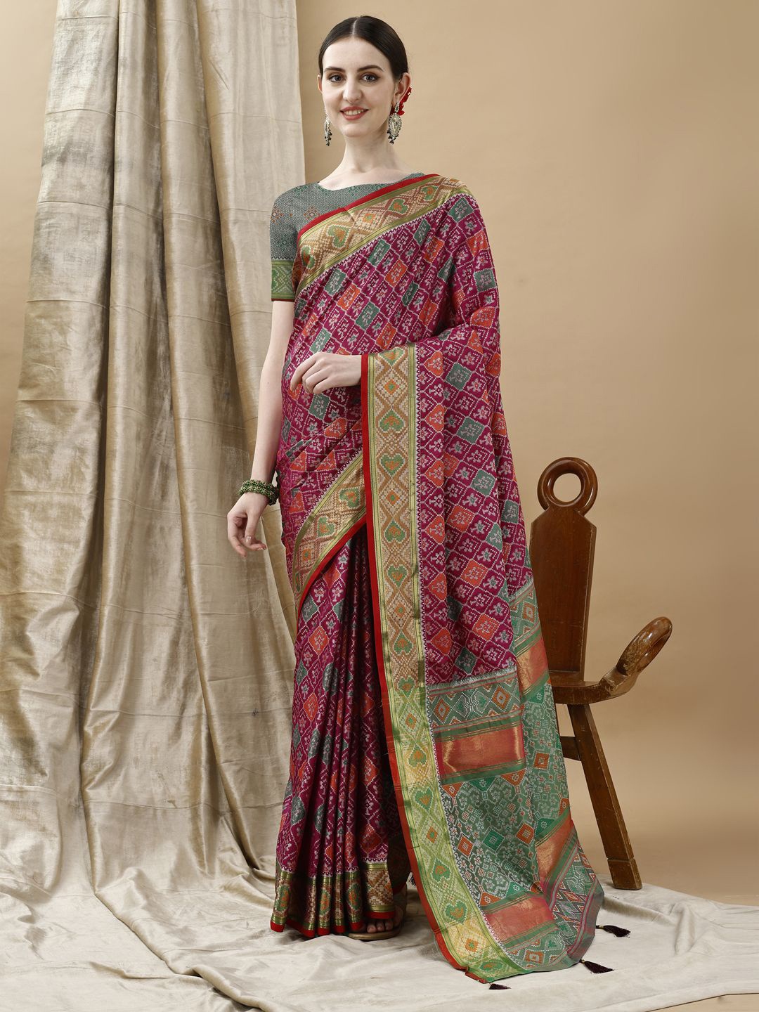 

JUST FASHION Zari Woven Design Patola Saree, Magenta