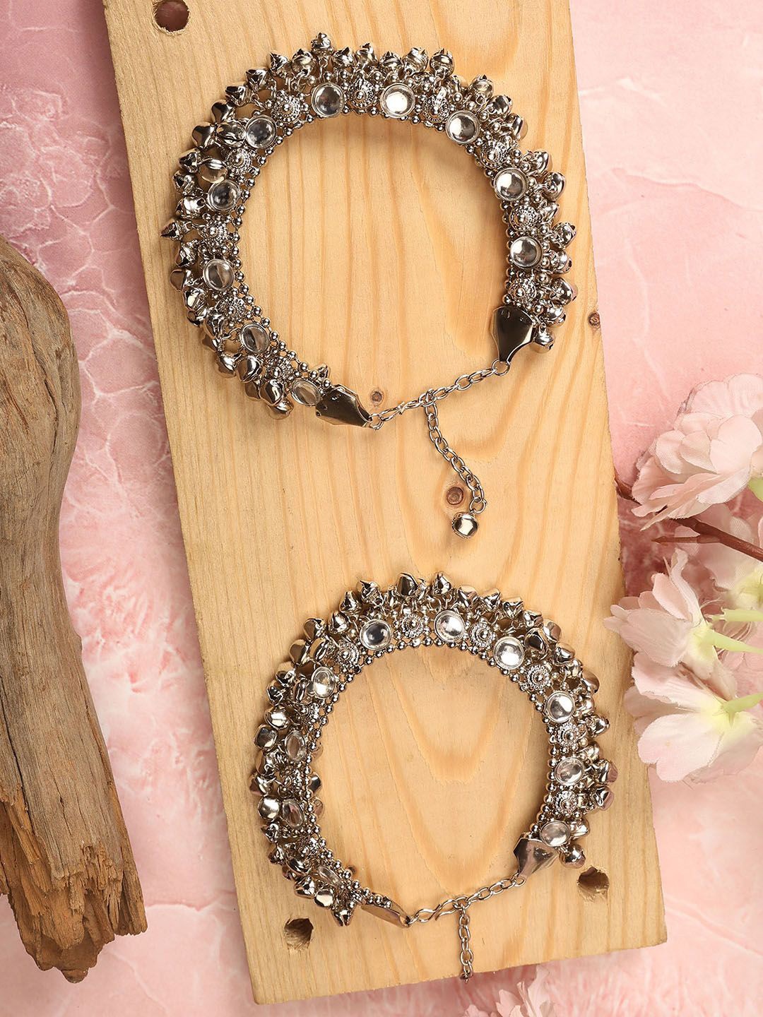 

ANIKAS CREATION Silver-Plated Kundan-Studded Anklet