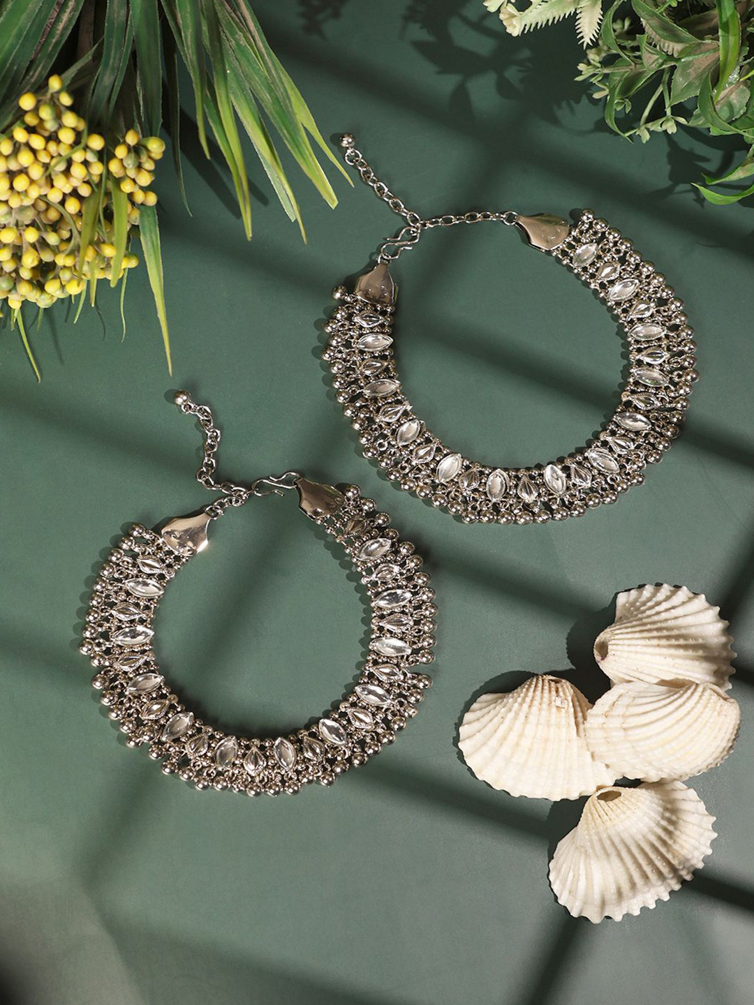 

ANIKAS CREATION Silver-Plated Kundan-Studded Anklet