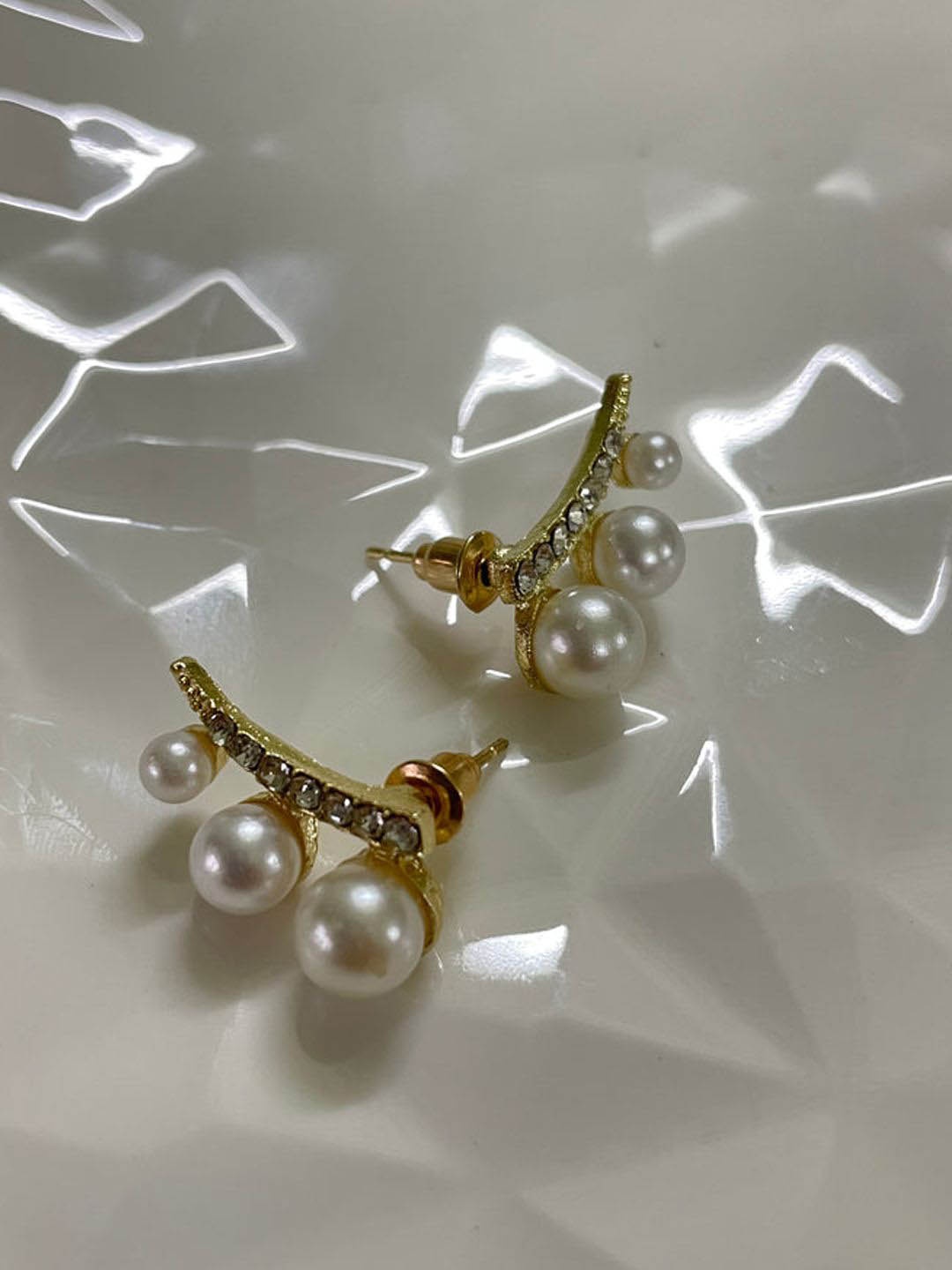 

Xivir Contemporary Studs Earrings, Gold
