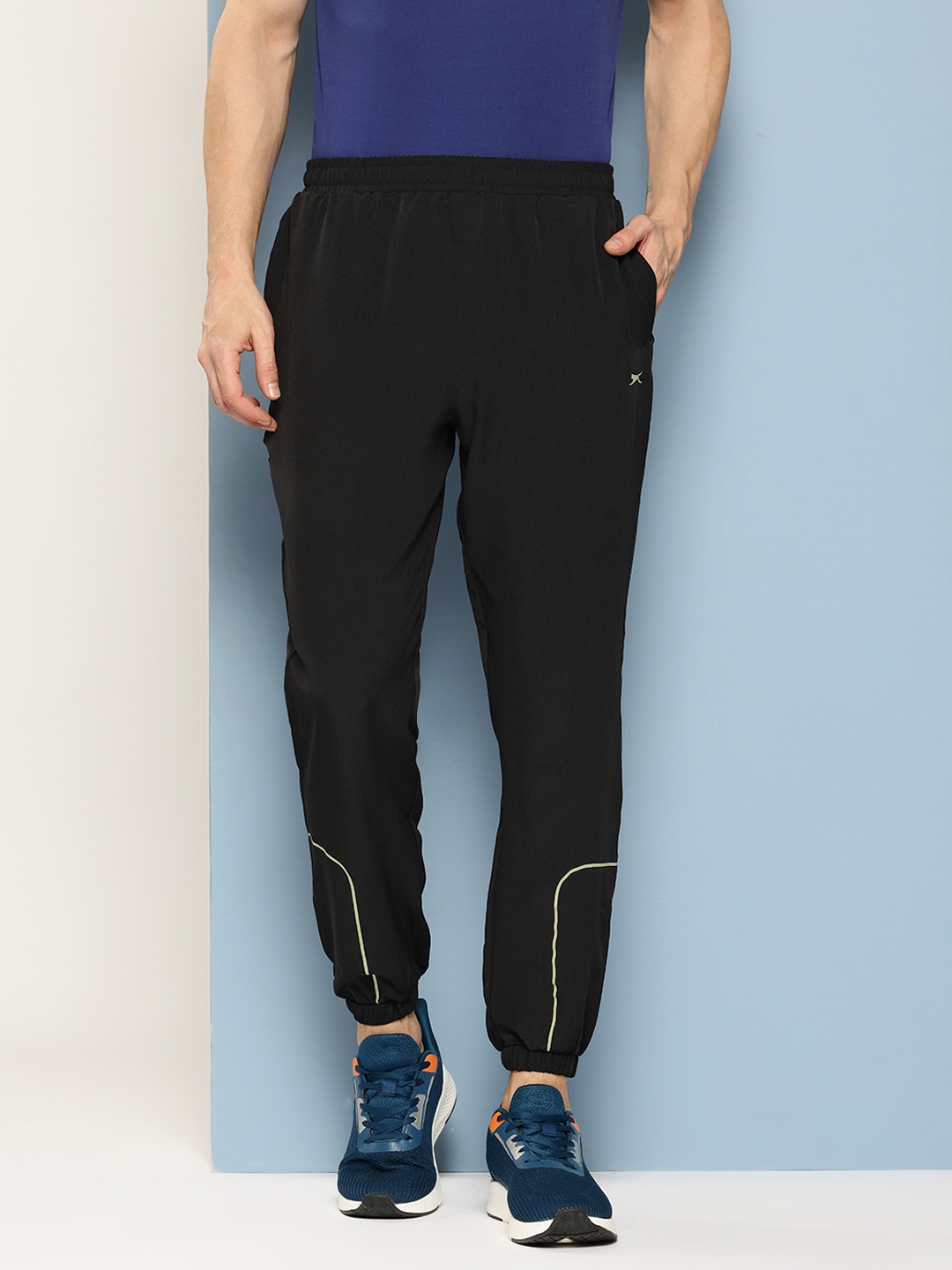 

Slazenger Men Active Ultra-Dry Joggers With Reflective Detail, Black