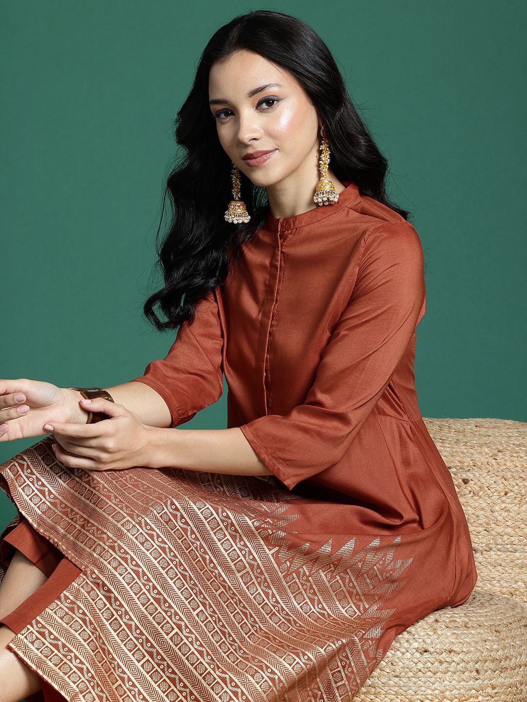 

Sangria Foil Printed Regular Kurta with Trousers, Brown