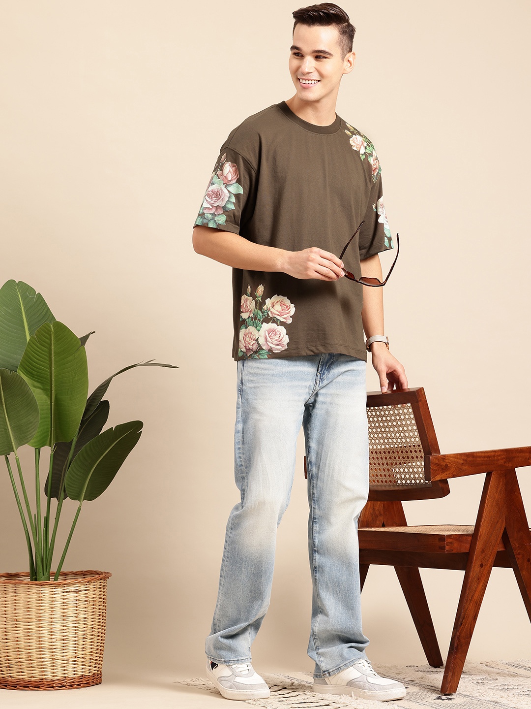 

Mast & Harbour Floral Printed Drop-Shoulder Sleeves T-shirt, Brown