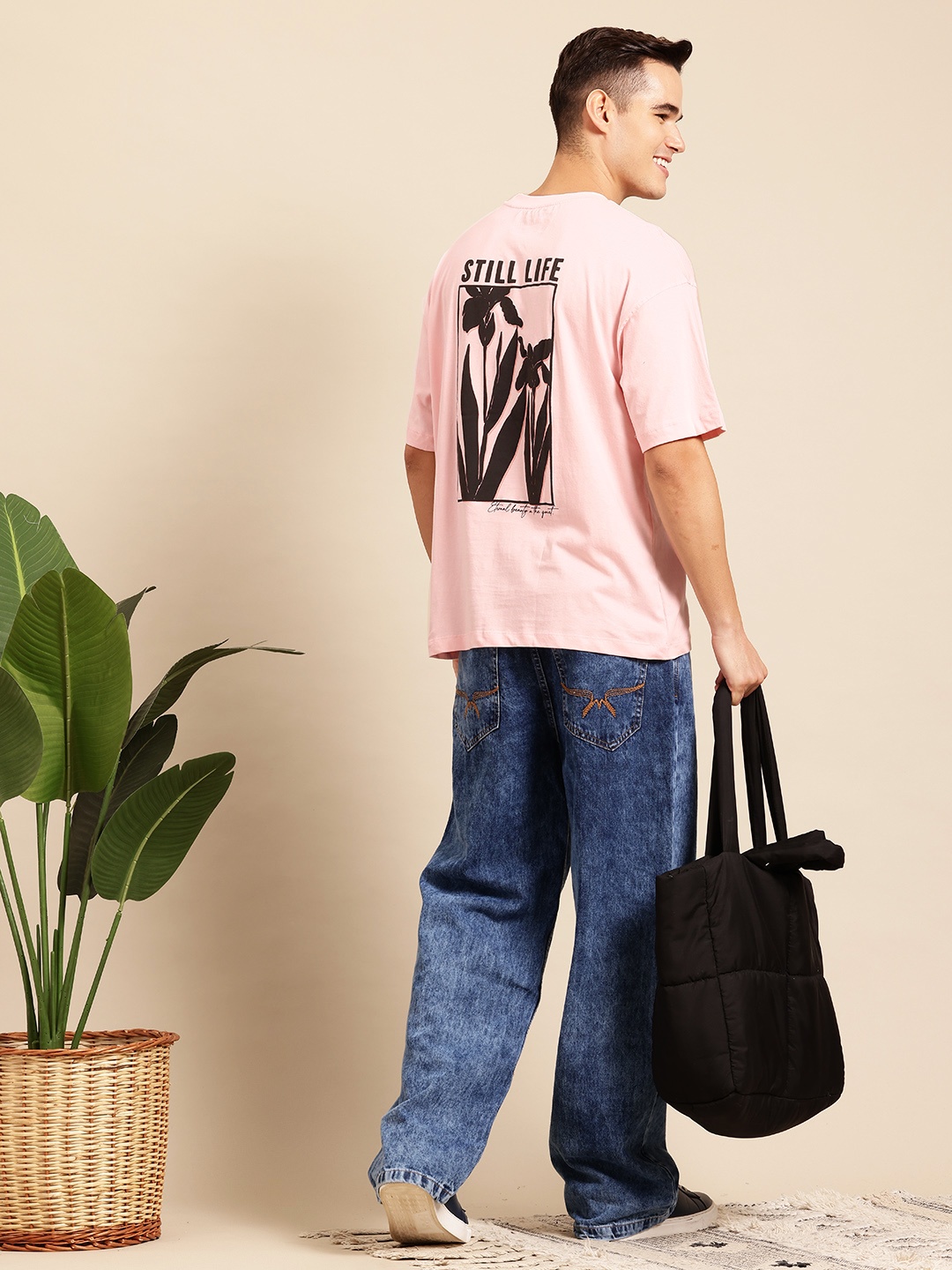 

Mast & Harbour Graphic Print Drop-Shoulder Sleeves T-shirt, Pink