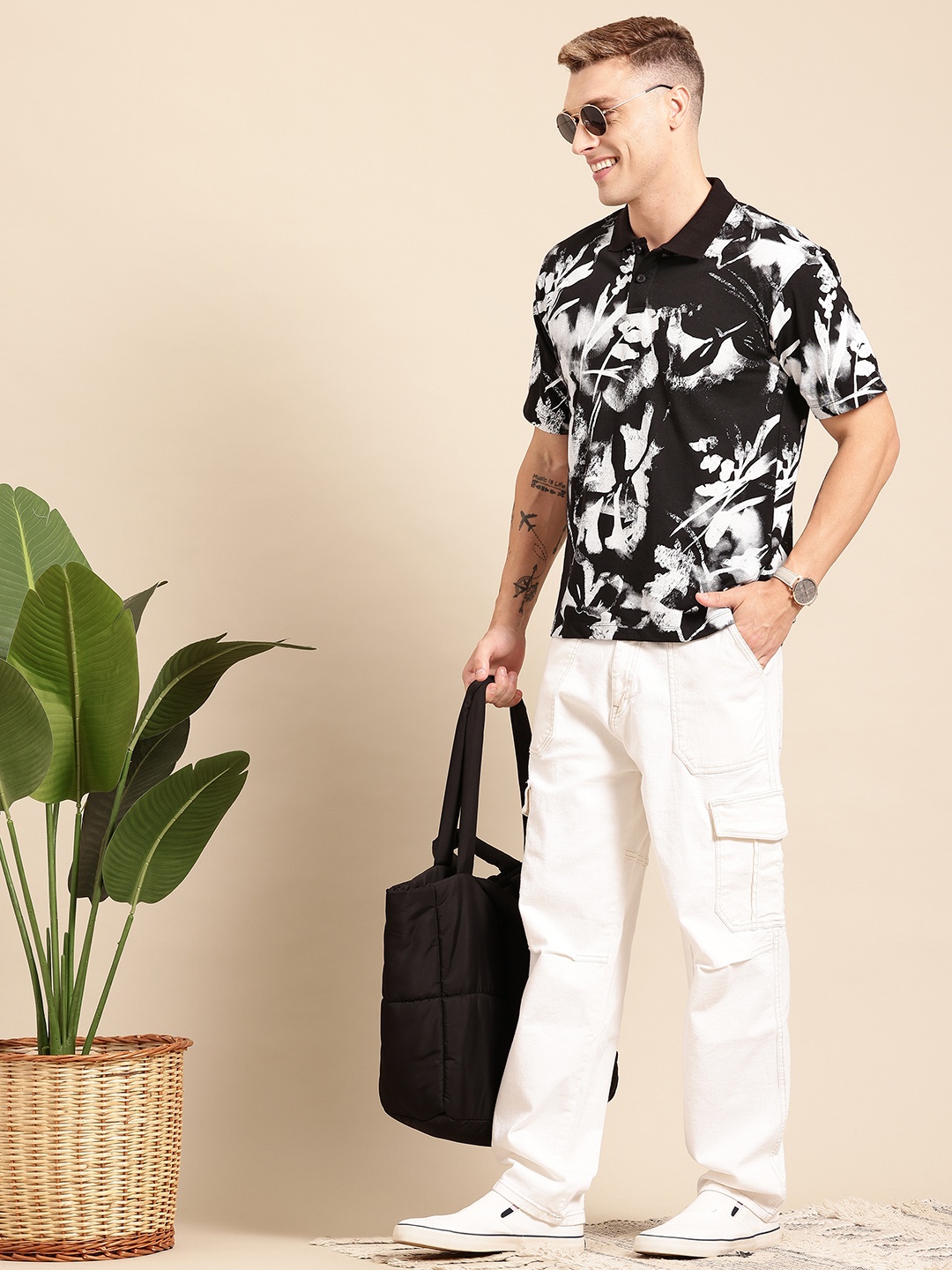 

Mast & Harbour Men Floral Print Polo Monochrome T-shirt, Black