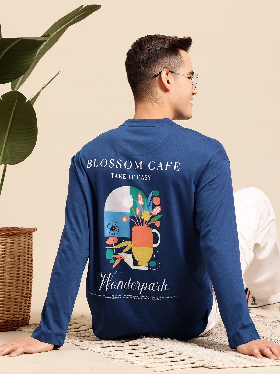 

Mast & Harbour Graphic Print Drop-Shoulder Sleeves T-shirt, Navy blue