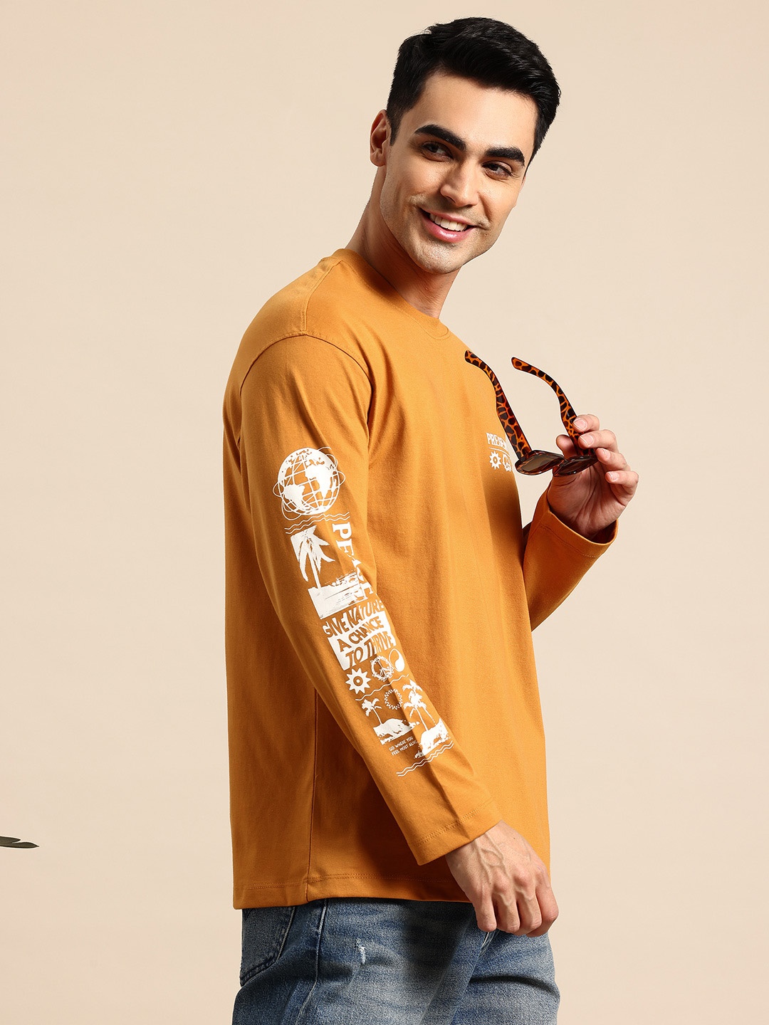 

Mast & Harbour Round Neck T-shirt, Mustard