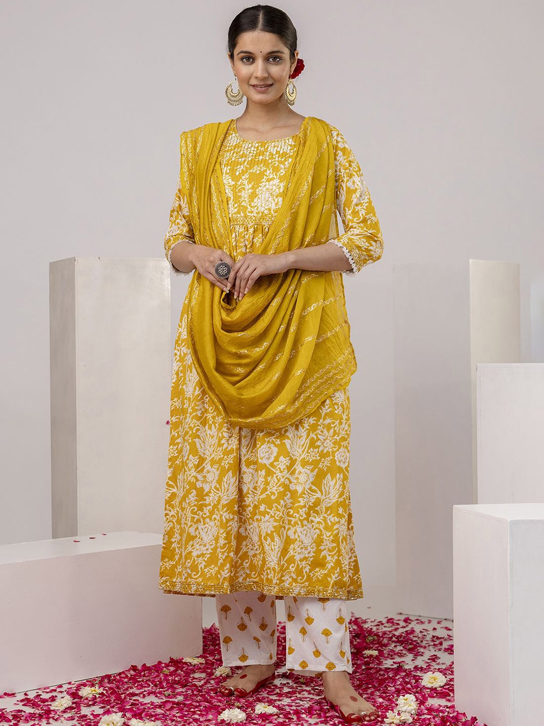 

KIMAYRA Women Floral Printed Regular Pure Cotton Kurta with Palazzos & With Dupatta, Yellow