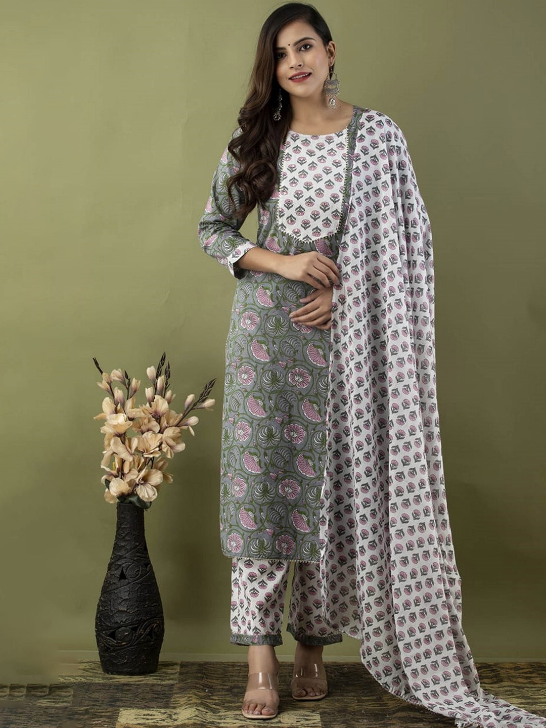 

ORUVAN Floral Printed Regular Gotta Patti Pure Cotton Kurta with Trousers & With Dupatta, Grey