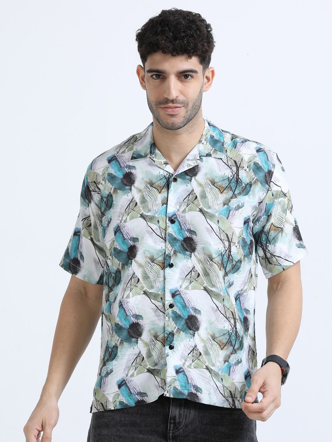 

Dogi Verg Men Abstract Printed Cuban Collar Relaxed Casual Shirt, White