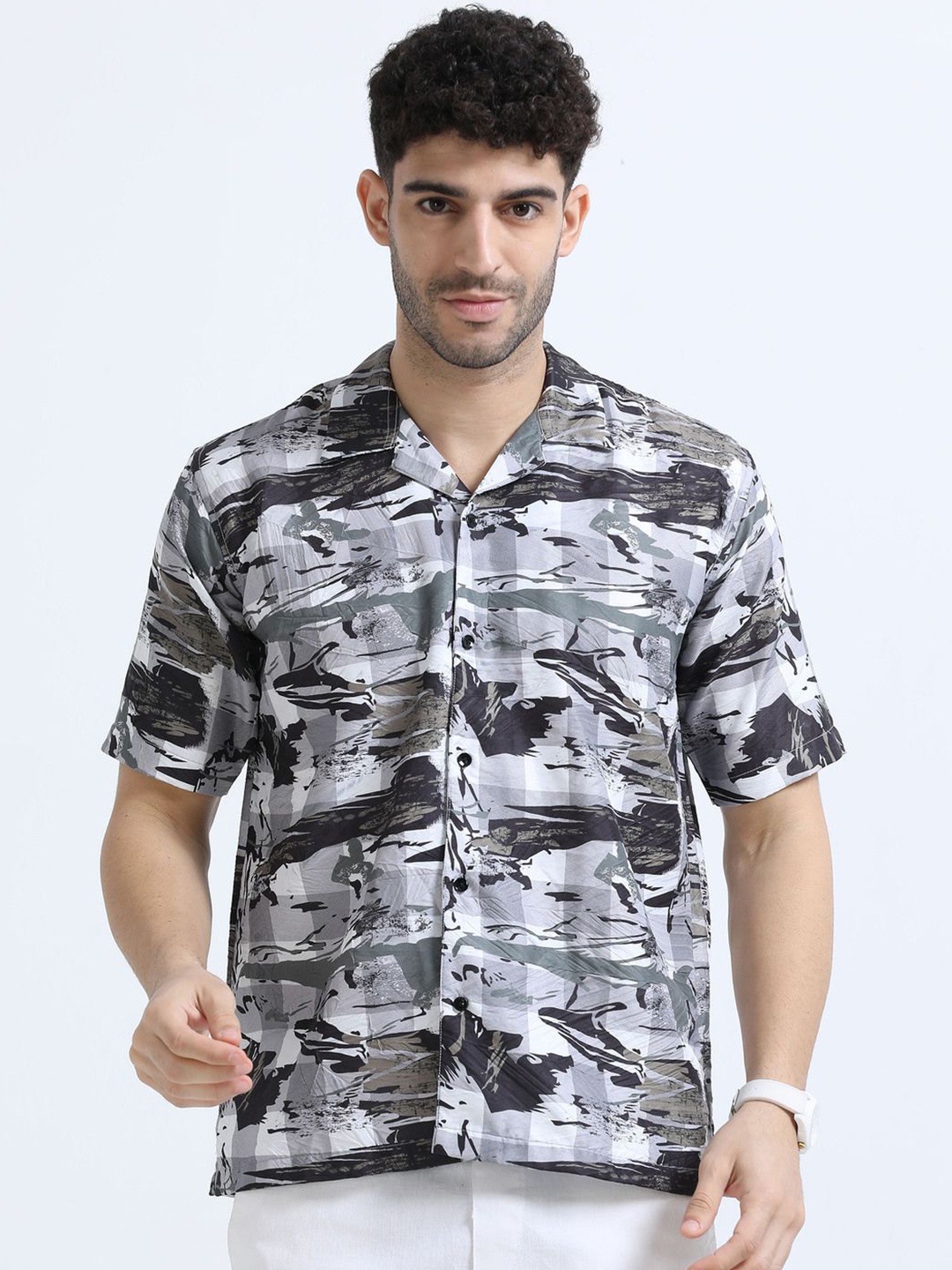 

Dogi Verg Men Abstract Printed Cuban Collar Relaxed Casual Shirt, Grey