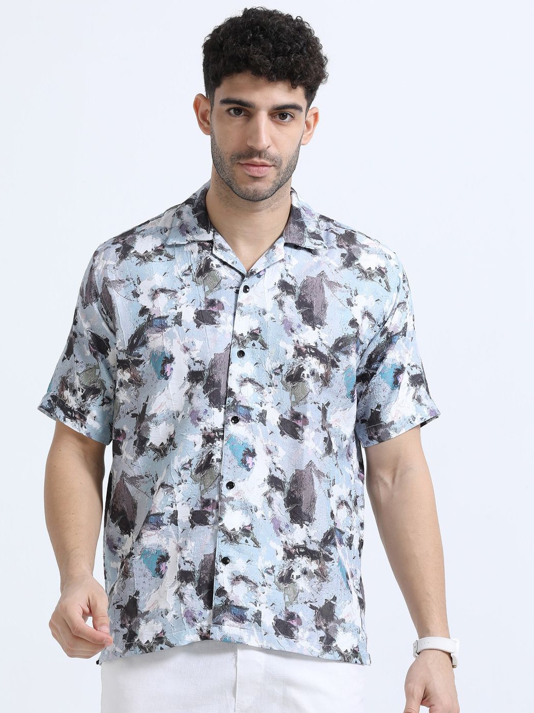 

Dogi Verg Men Abstract Printed Cuban Collar Relaxed Casual Shirt, Blue