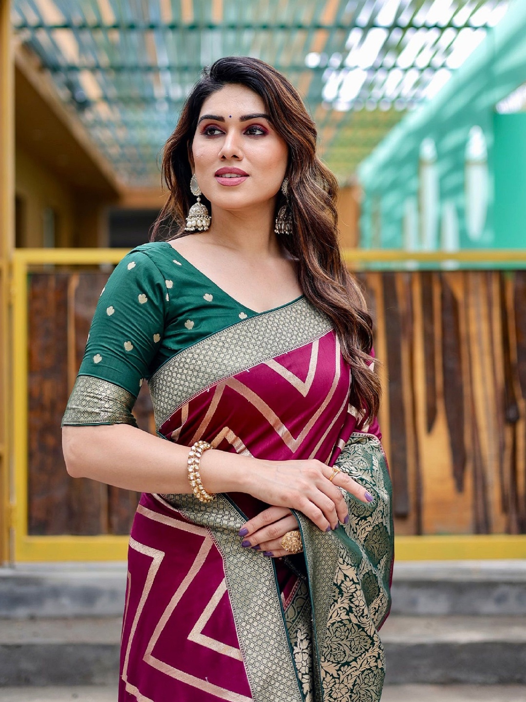

REALLTREND Ethnic Motifs Zari Art Silk Kanjeevaram Saree, Purple