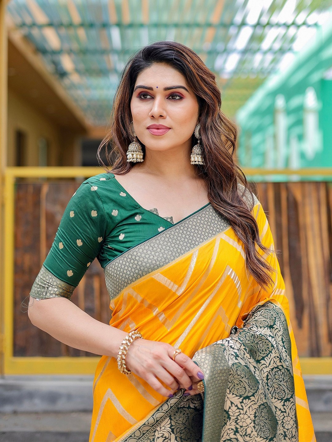 

REALLTREND Woven Design Zari Art Silk Kanjeevaram Saree, Yellow