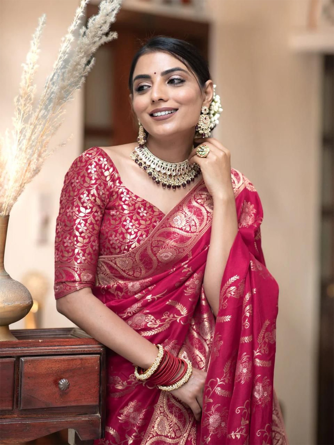 

REALLTREND Woven Design Zari Art Silk Kanjeevaram Saree, Pink