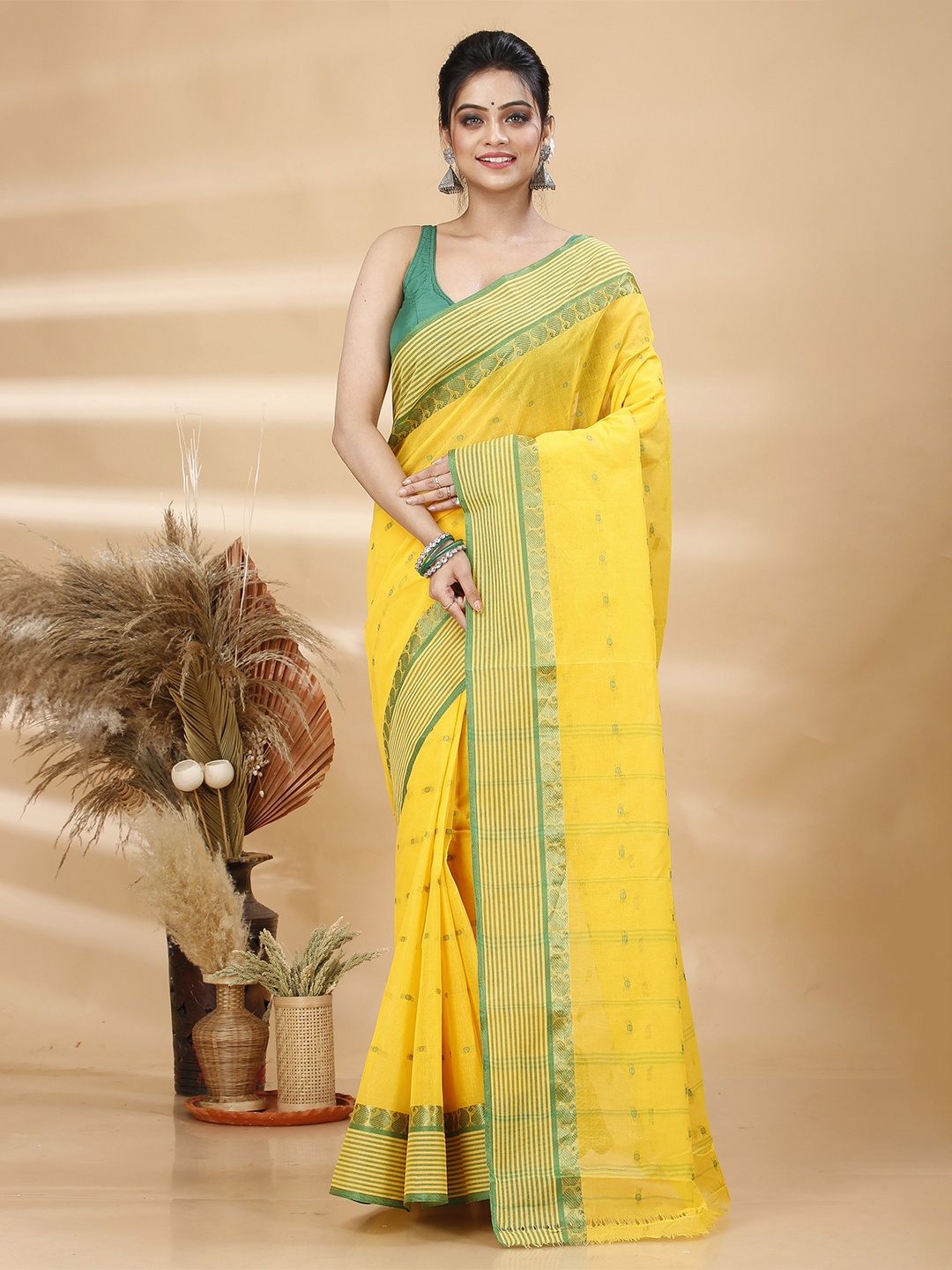 

Ruuprekha Woven Design Zari Pure Cotton Taant Saree, Green